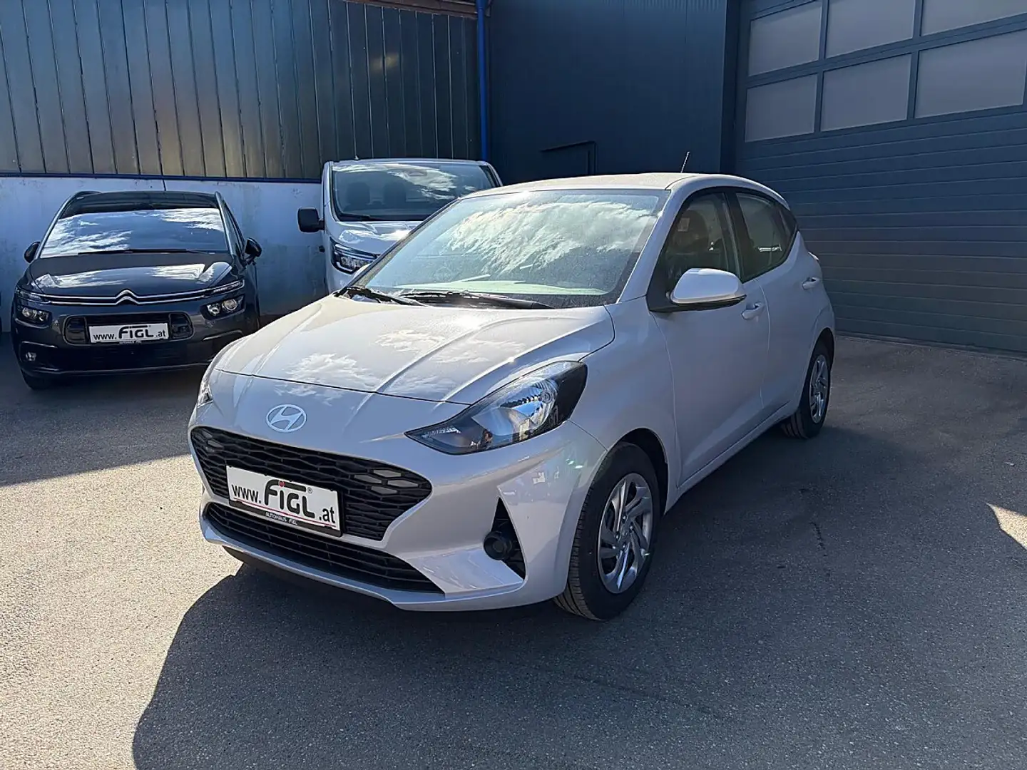 Hyundai i10 1,0 Jubilé Silber - 2