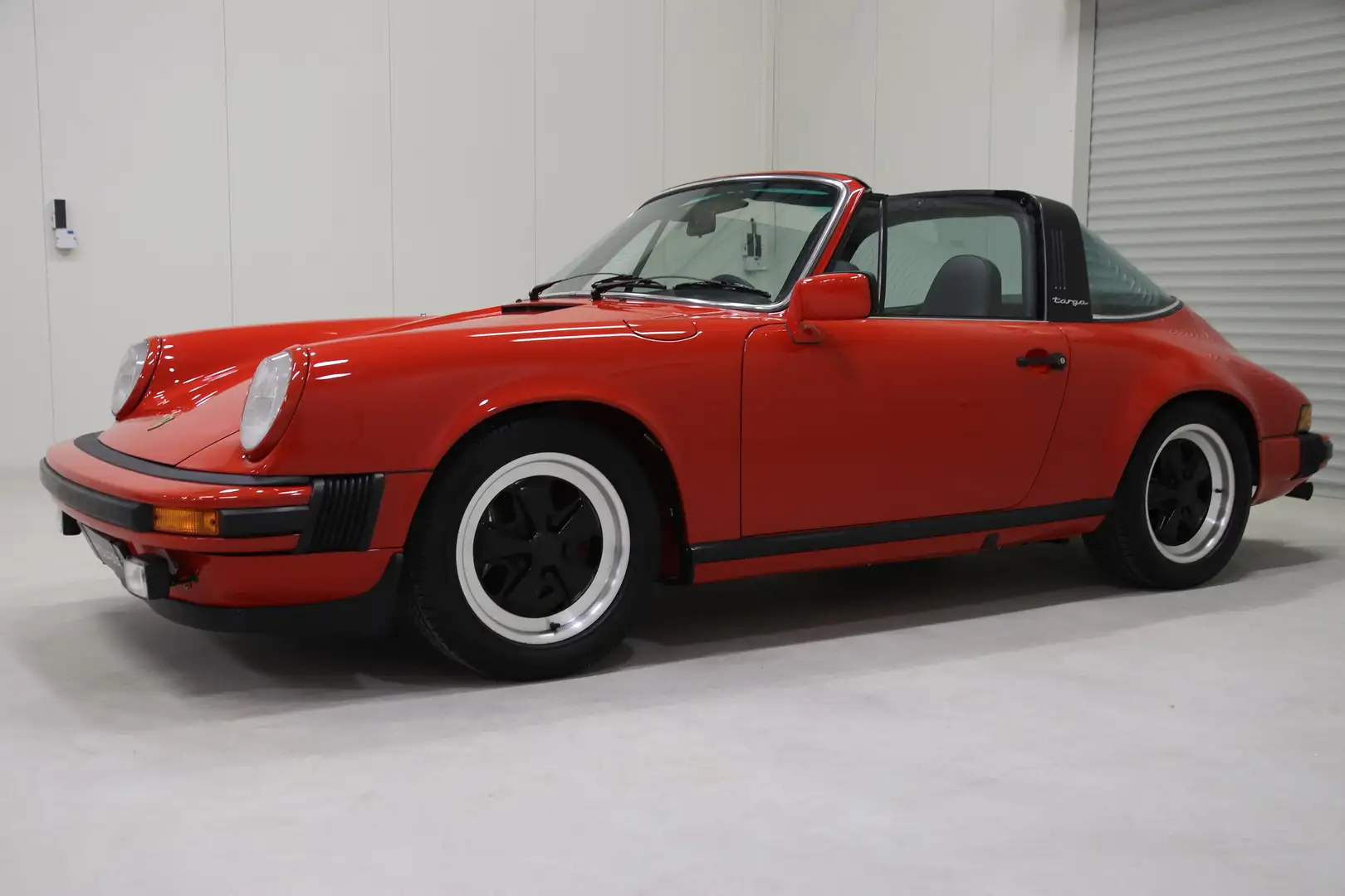 Porsche 911 3.0 SC Targa Rojo - 2