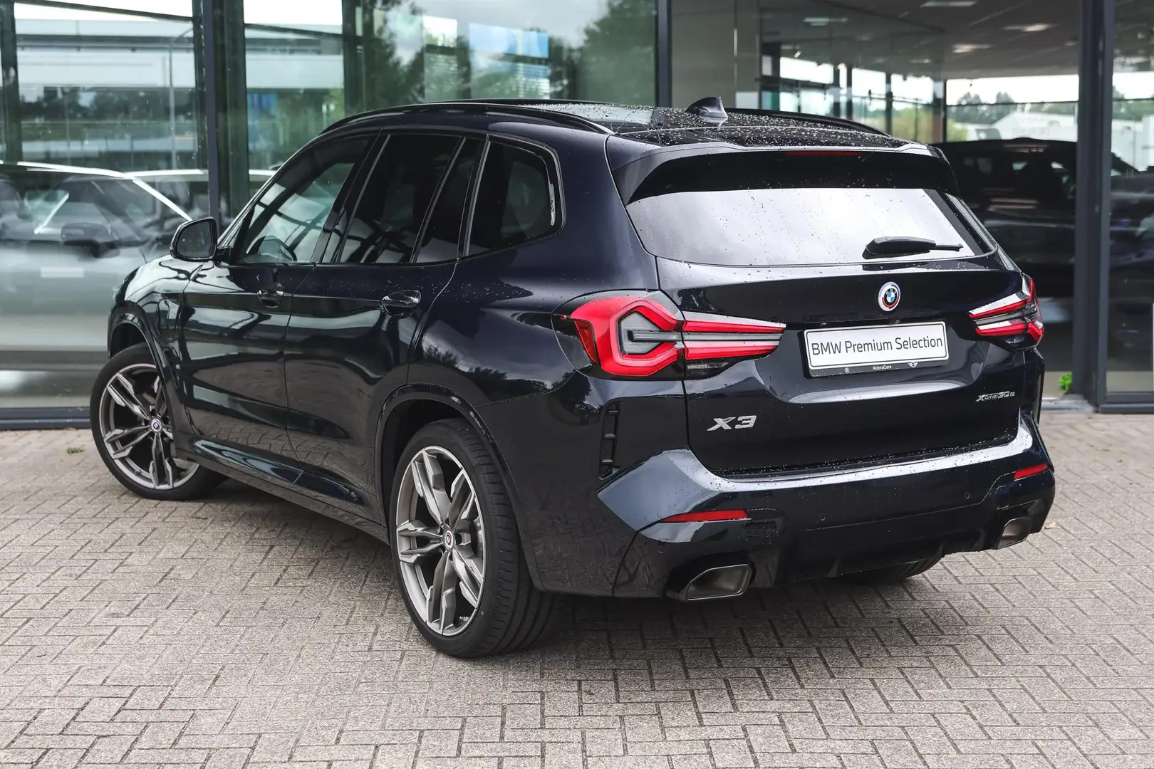 BMW X3 xDrive30e M Sport Automaat / Panoramadak / Trekhaa Zwart - 2