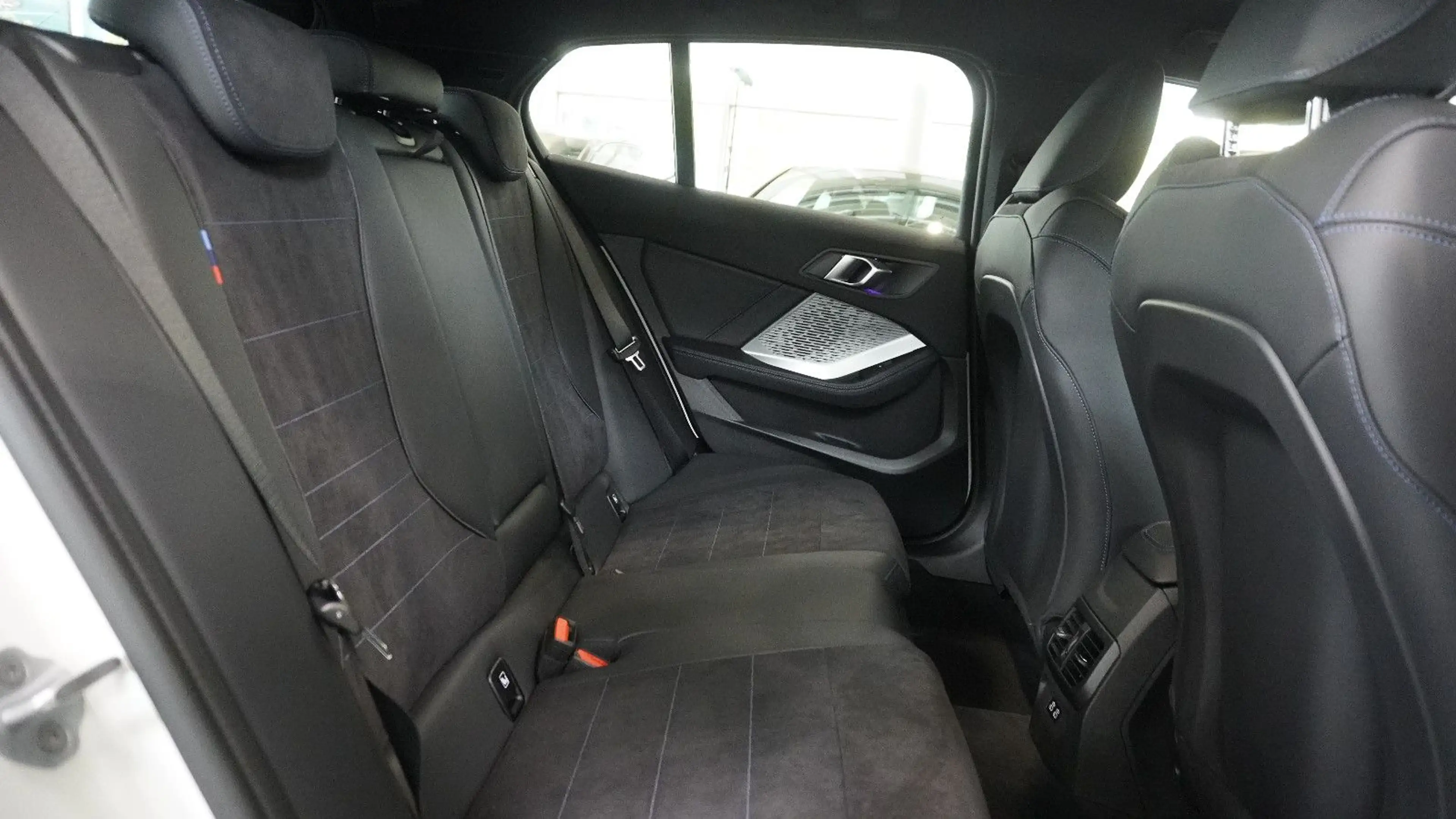 BMW 118 d M Sport*LED*PREMIUM*KOMFORT*DRIVE*SHADOW* — photo 11
