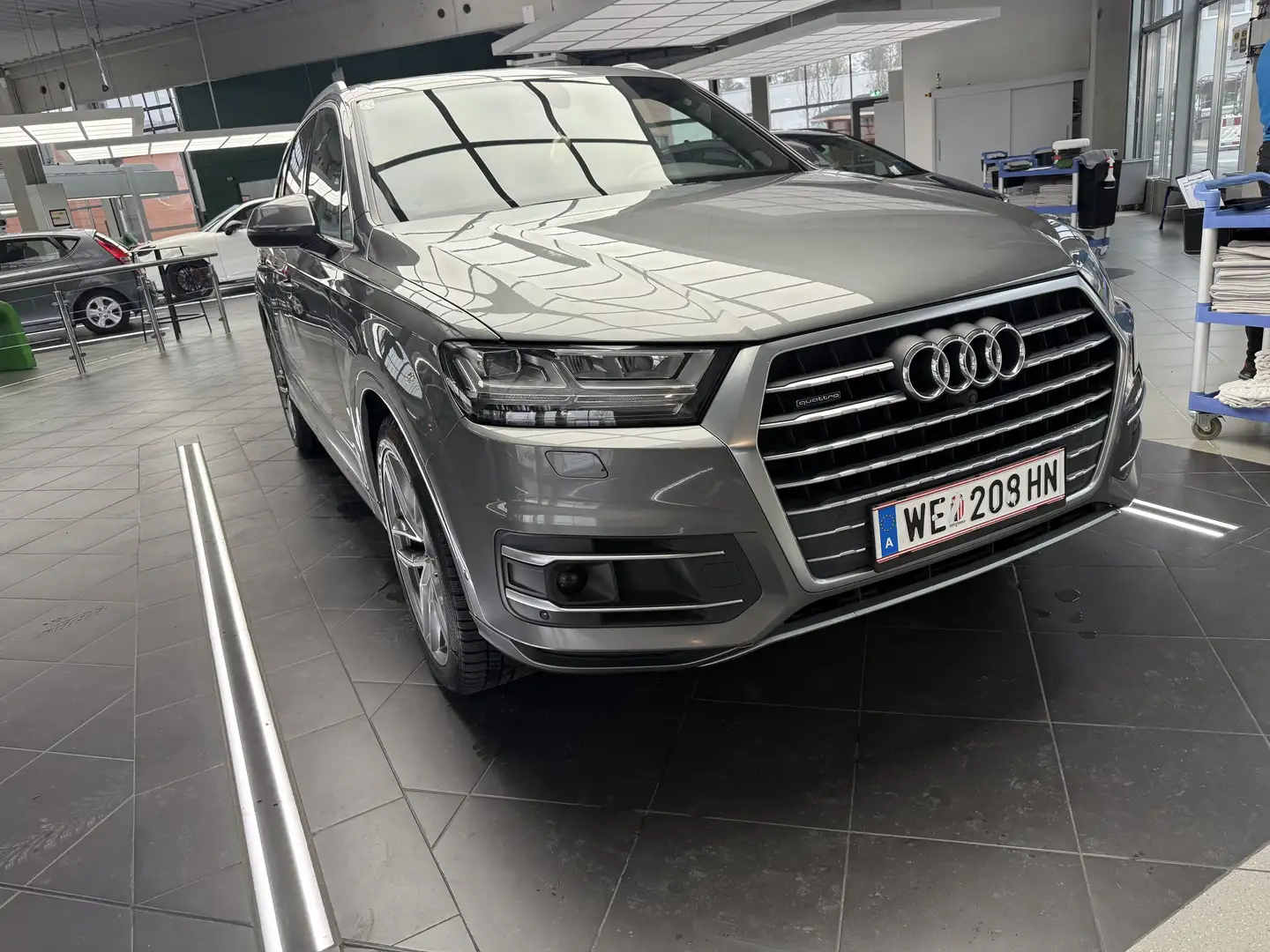 Audi Q7 - 1