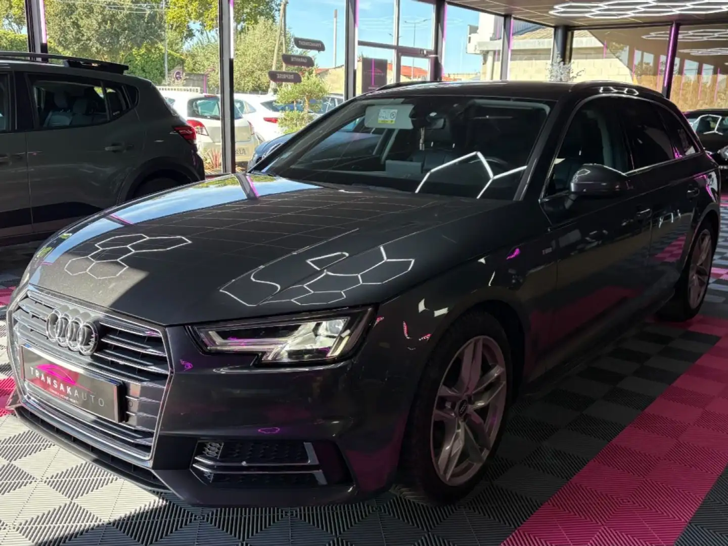 Audi A4 2.0 TDI 190 ch S line ~ Siège et hayon électrique ~ Caméra de recul ~ Virtual cockpit ~ Rien à prévoir ~ Full suivi Gris - 2