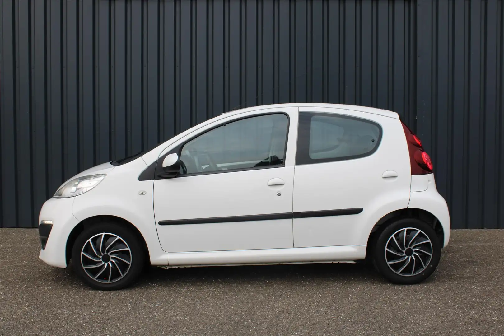 Peugeot 107 1.0 68PK 5D Active Airco | Carplay | DAB | Bluetoo Bílá - 2