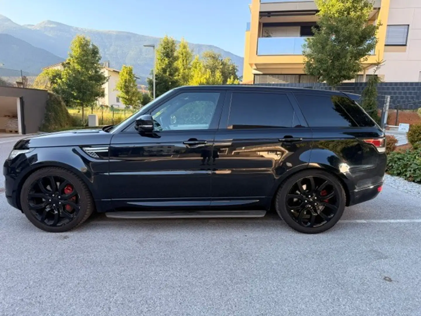 Land Rover Range Rover Sport Range Rover Sport 3,0 TDV6 HSE HSE Schwarz - 1