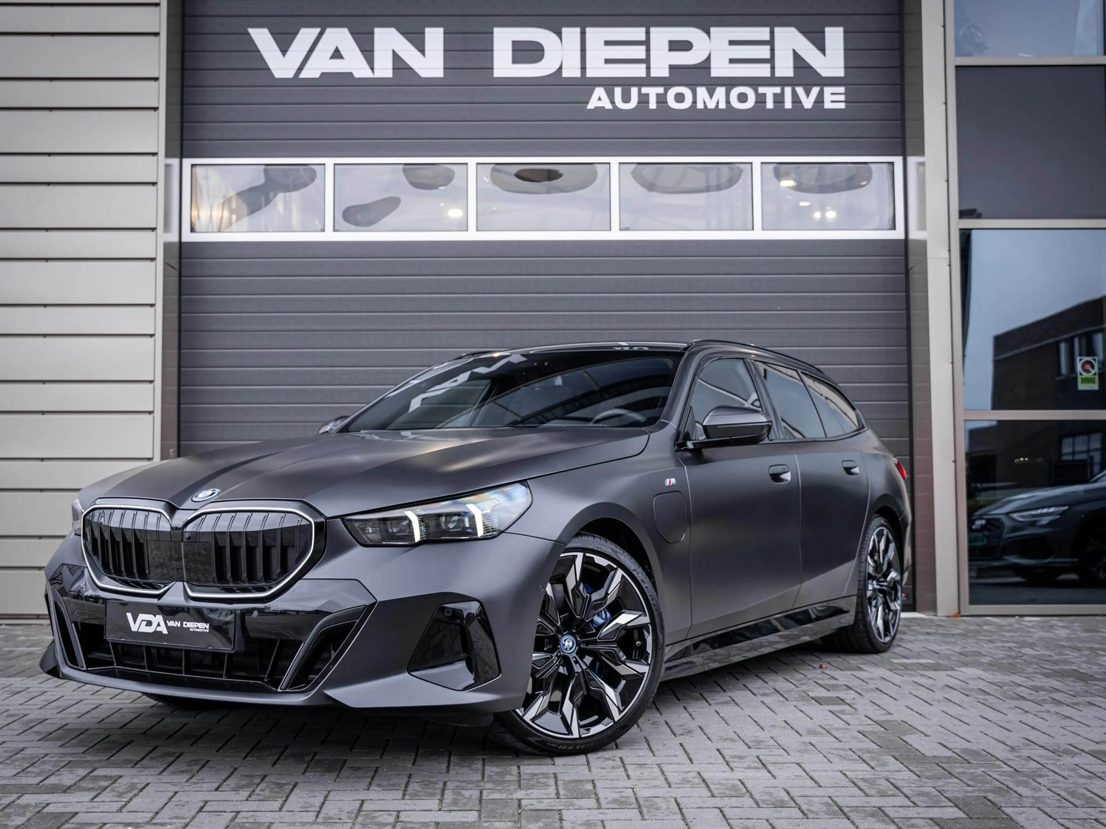 BMW 550 5-serie Touring 550e xDrive M-Sport l Bowers/wilk