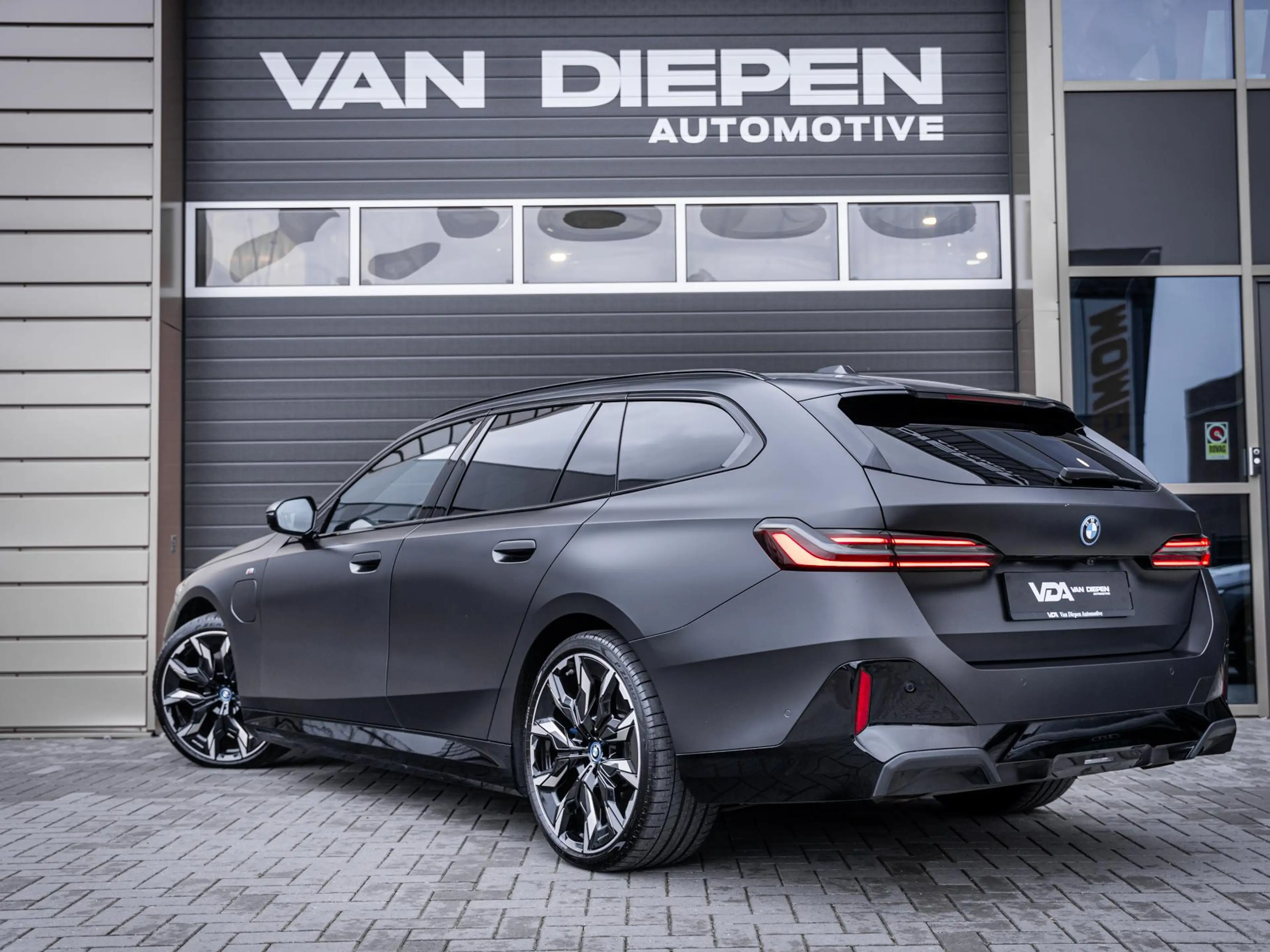 BMW 550 5-serie Touring 550e xDrive M-Sport l Bowers/wilk — photo 8