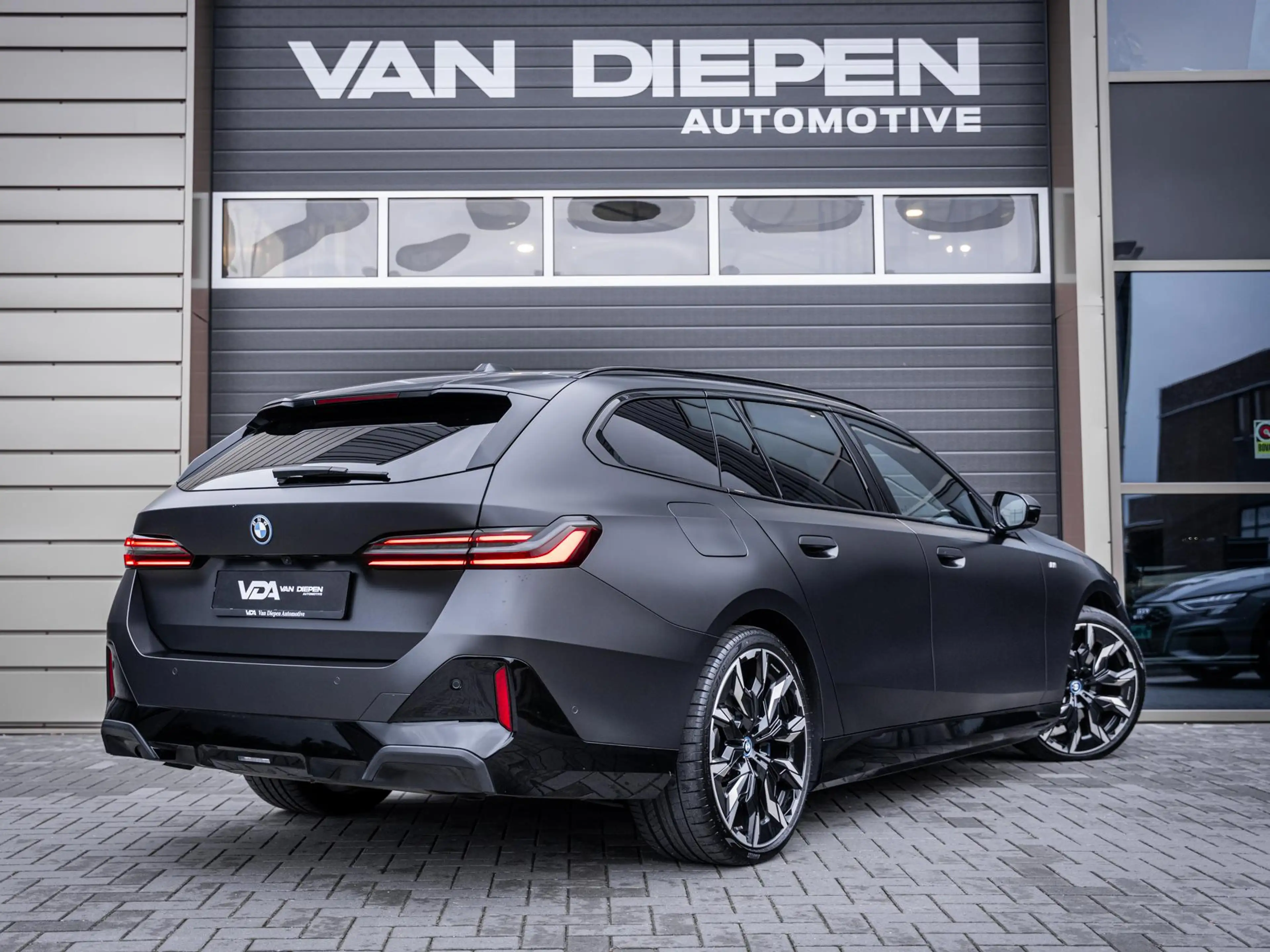 BMW 550 5-serie Touring 550e xDrive M-Sport l Bowers/wilk — photo 6