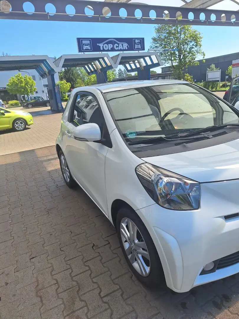 Toyota iQ IQ 1.33 Multidrive S Weiß - 2