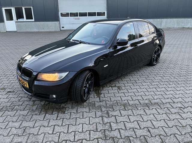 BMW 318 Sedan