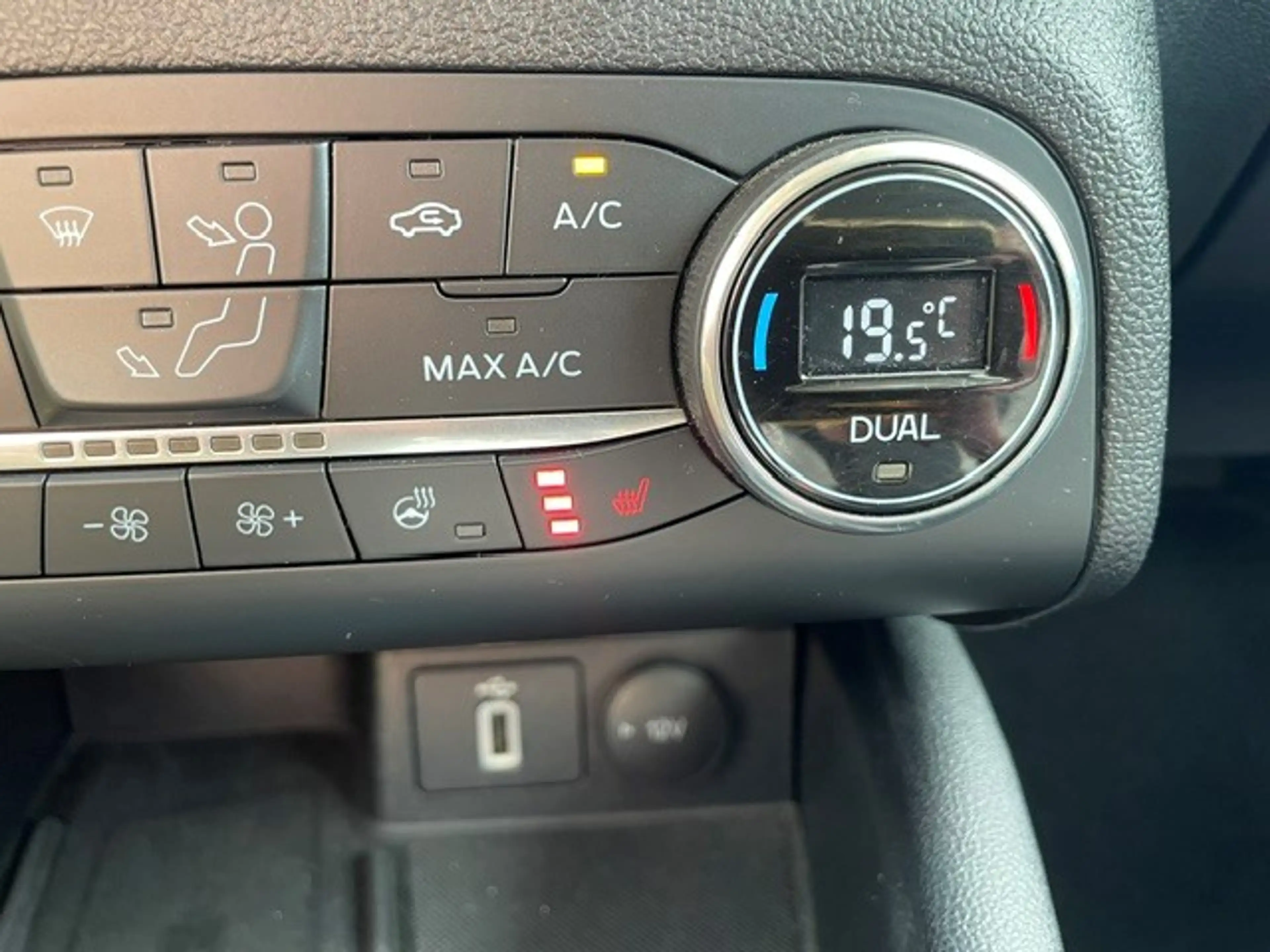 Ford Focus 1.0 EcoBoost Hybrid Active X Business — photo 8