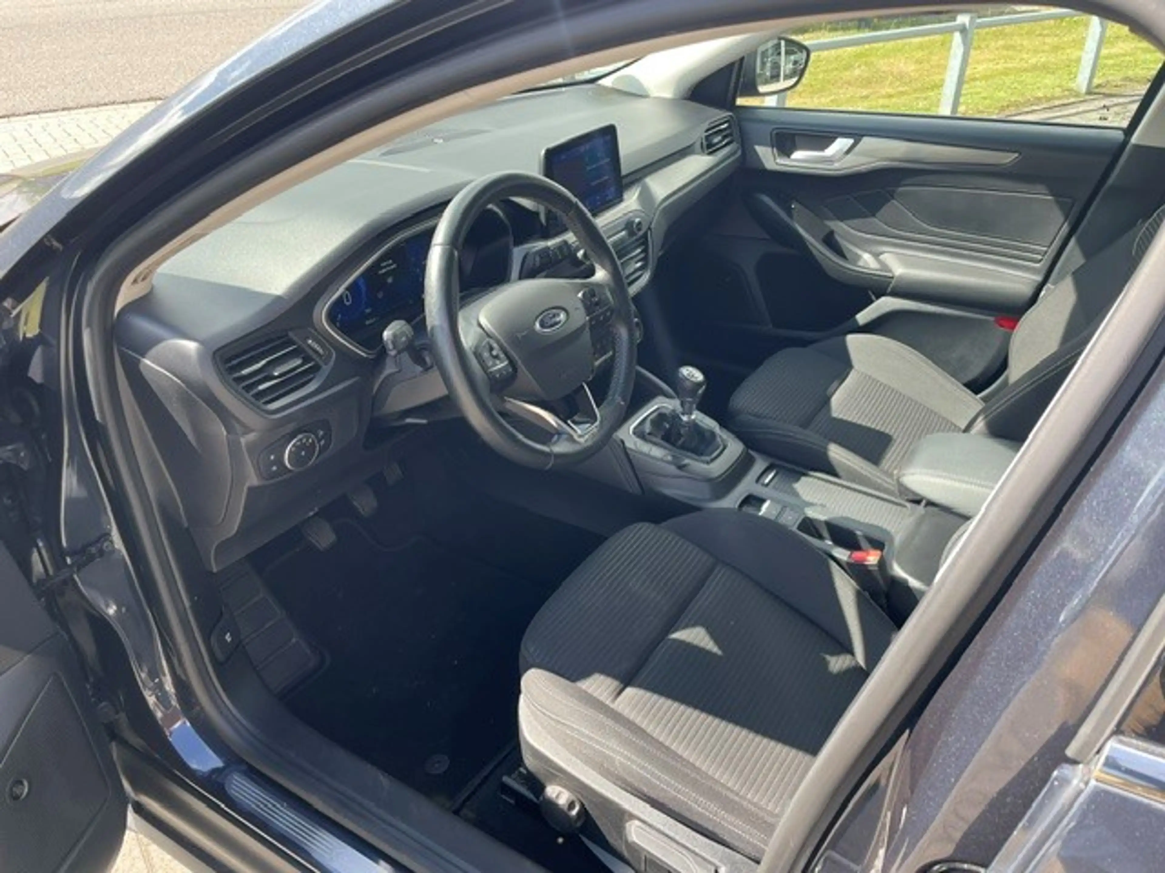 Ford Focus 1.0 EcoBoost Hybrid Active X Business — photo 3