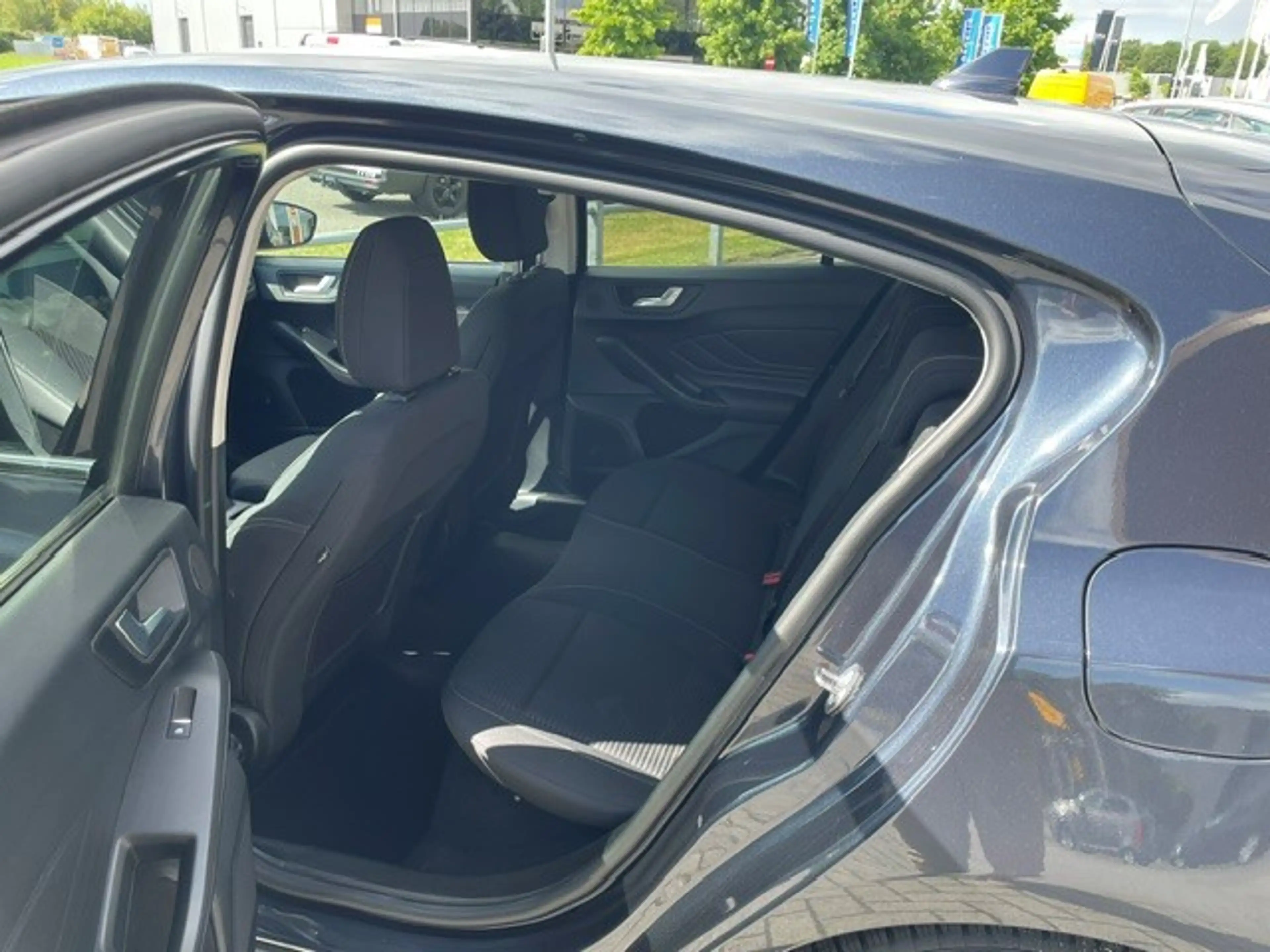 Ford Focus 1.0 EcoBoost Hybrid Active X Business — photo 12