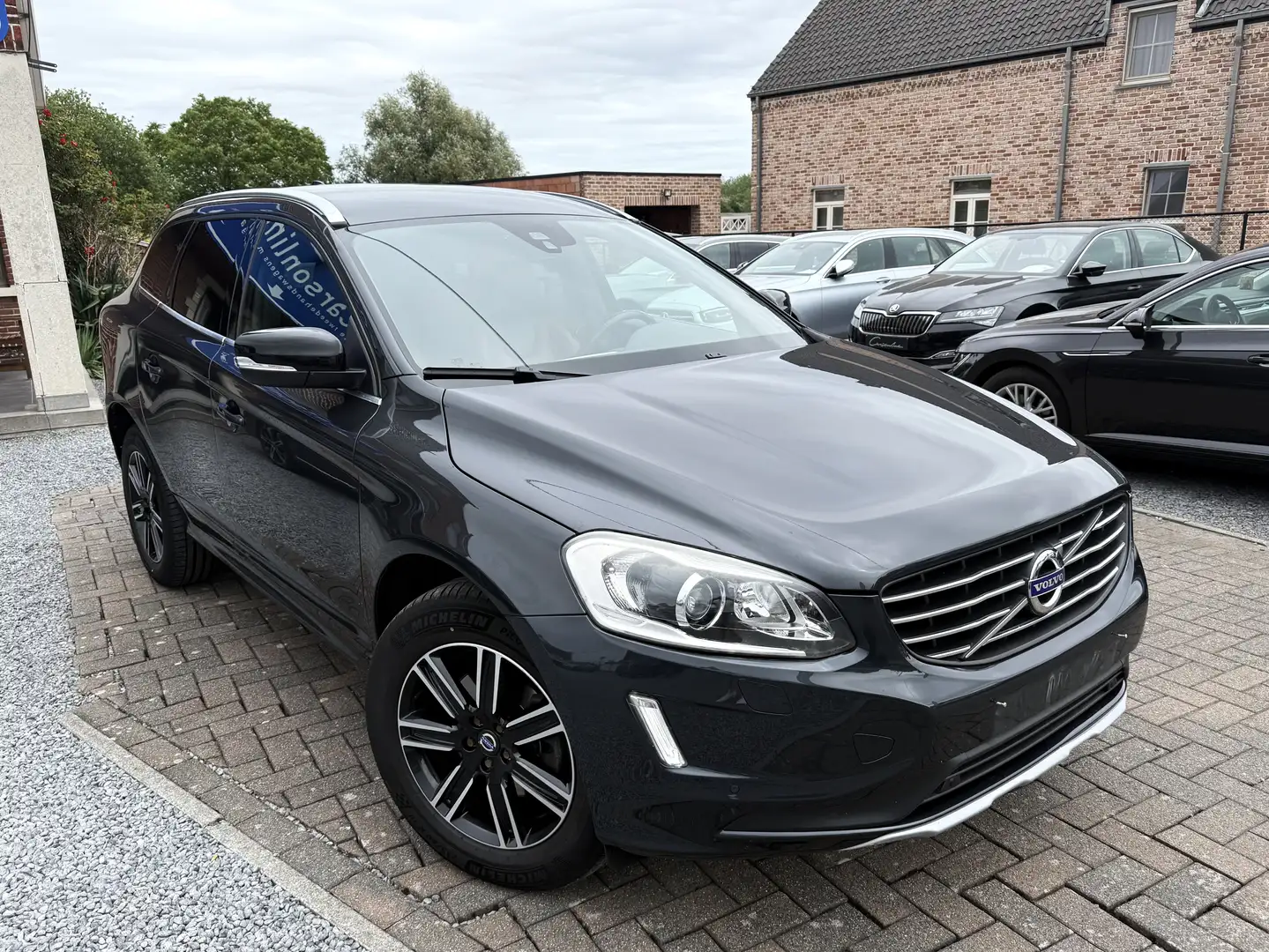 Volvo XC60 D3 Momentum voor Handelaar/Export! Gris - 1