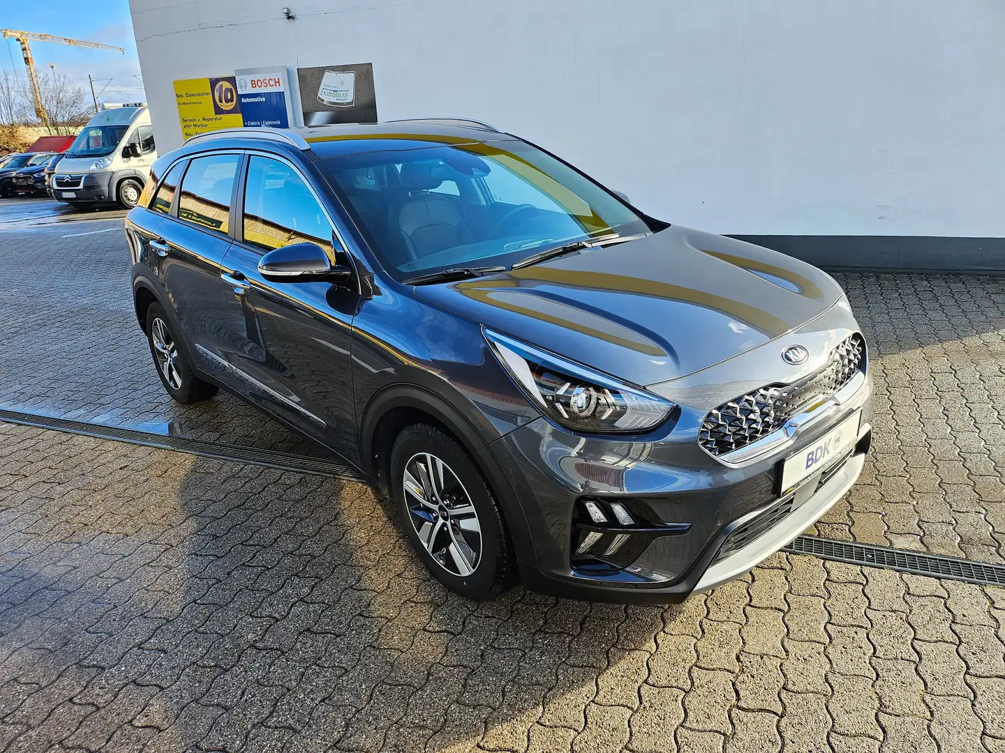 Kia Niro Vision Plug-in Hybrid siva - 1