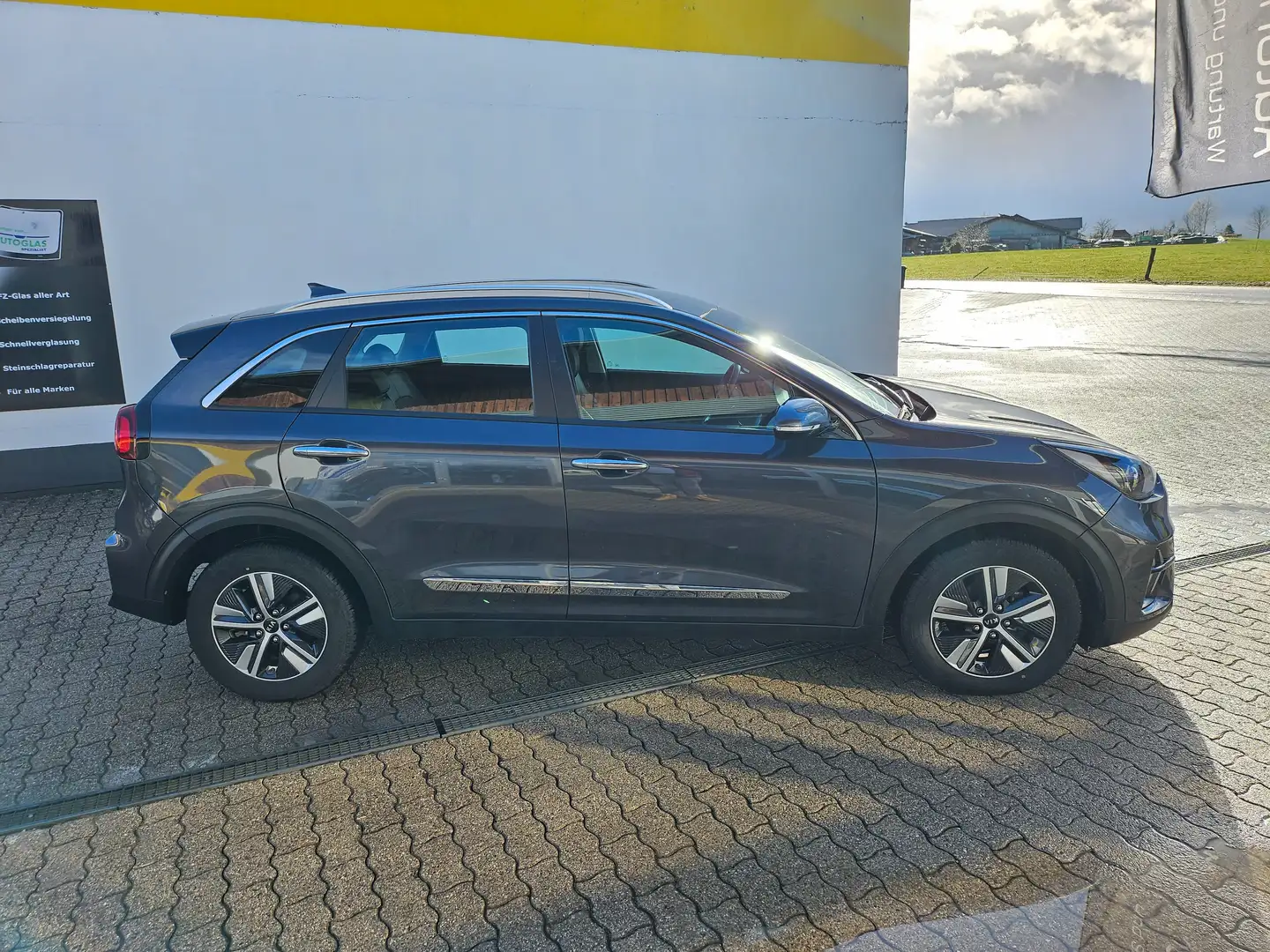 Kia Niro Vision Plug-in Hybrid Grau - 2