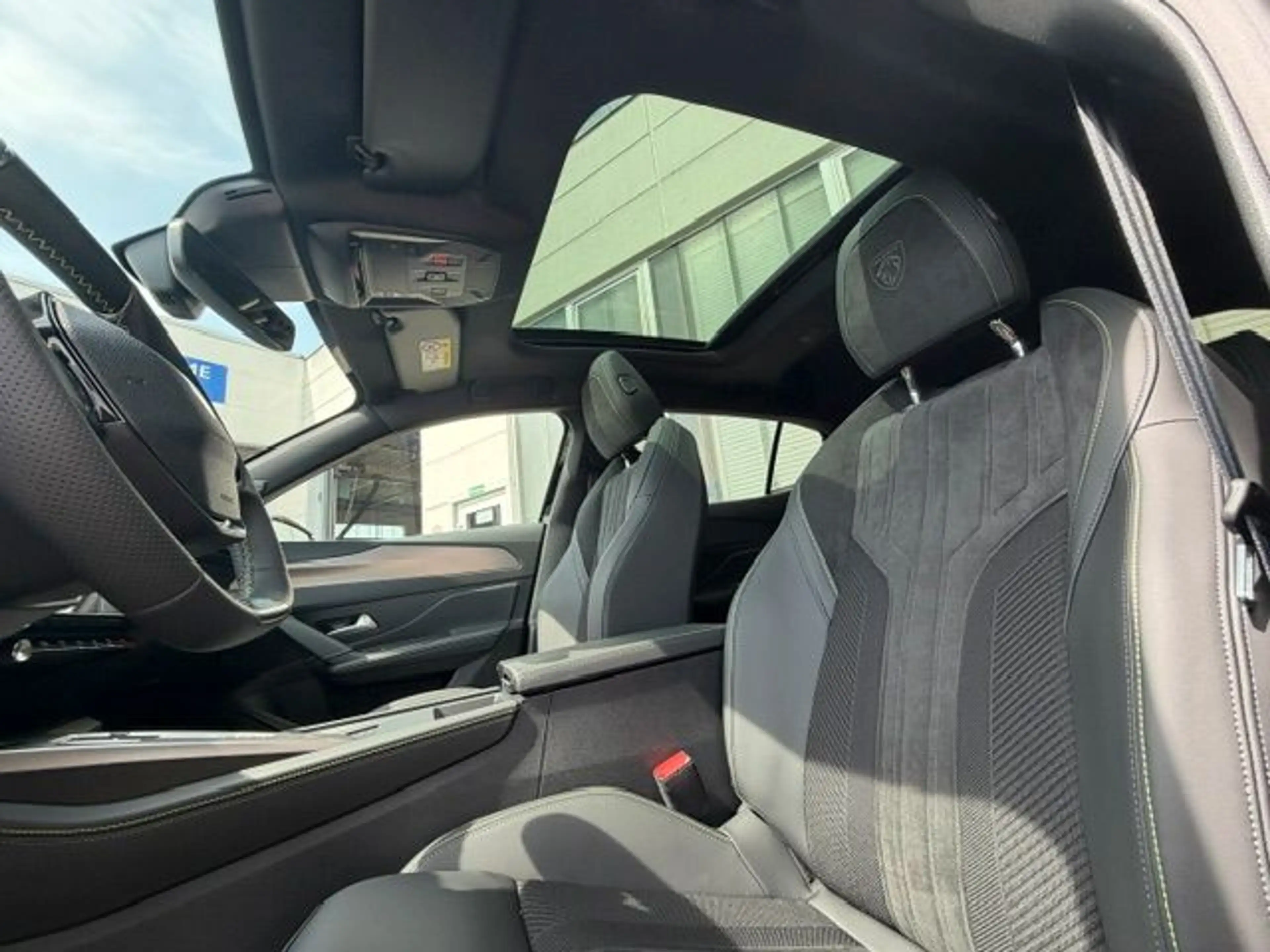 Peugeot 408 Plug-In Hybrid 240 e-DSC7 GT Exclusive (F) — photo 8