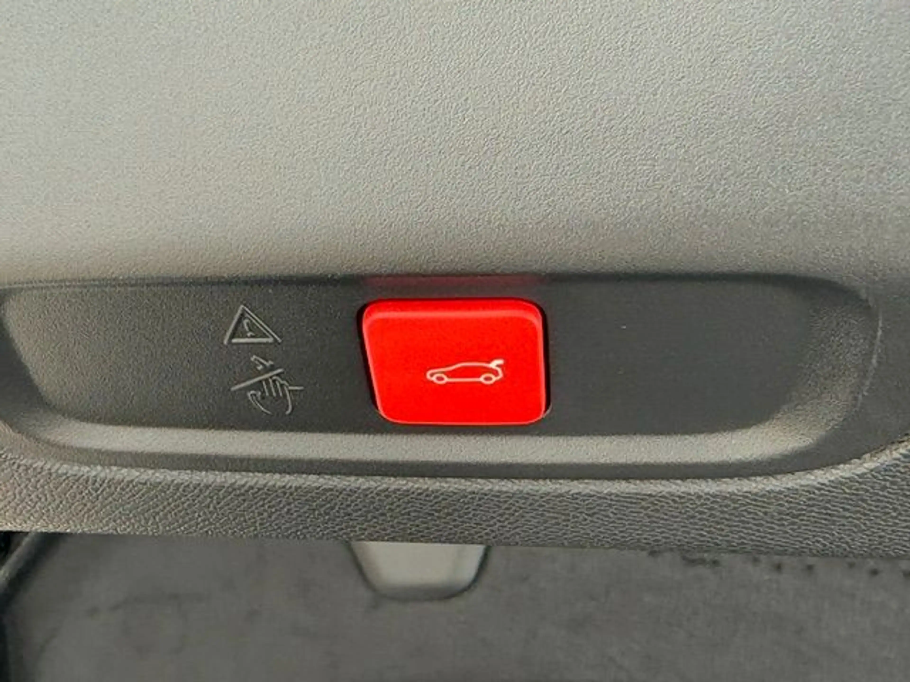 Peugeot 408 Plug-In Hybrid 240 e-DSC7 GT Exclusive (F) — photo 12