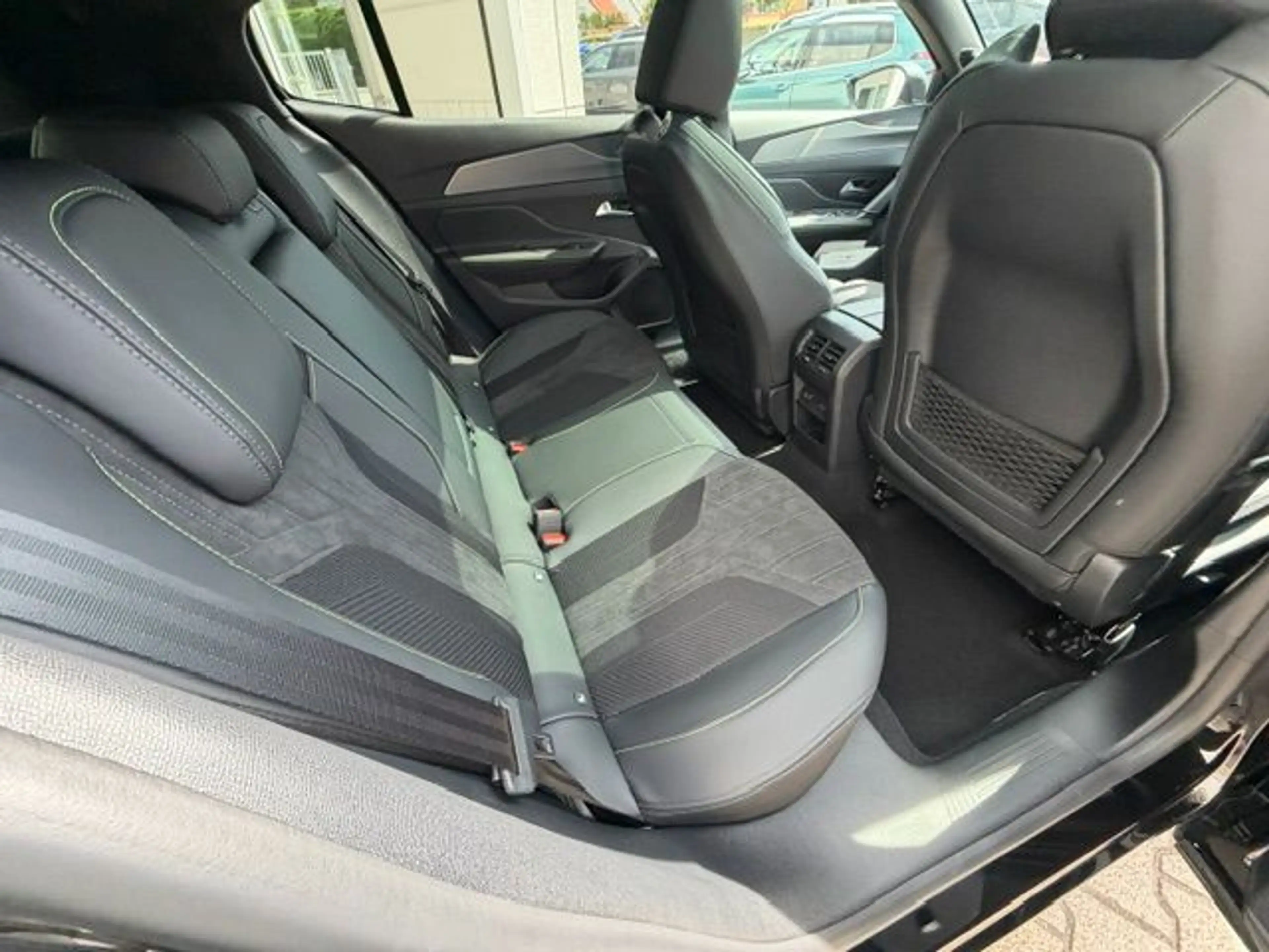 Peugeot 408 Plug-In Hybrid 240 e-DSC7 GT Exclusive (F) — photo 10