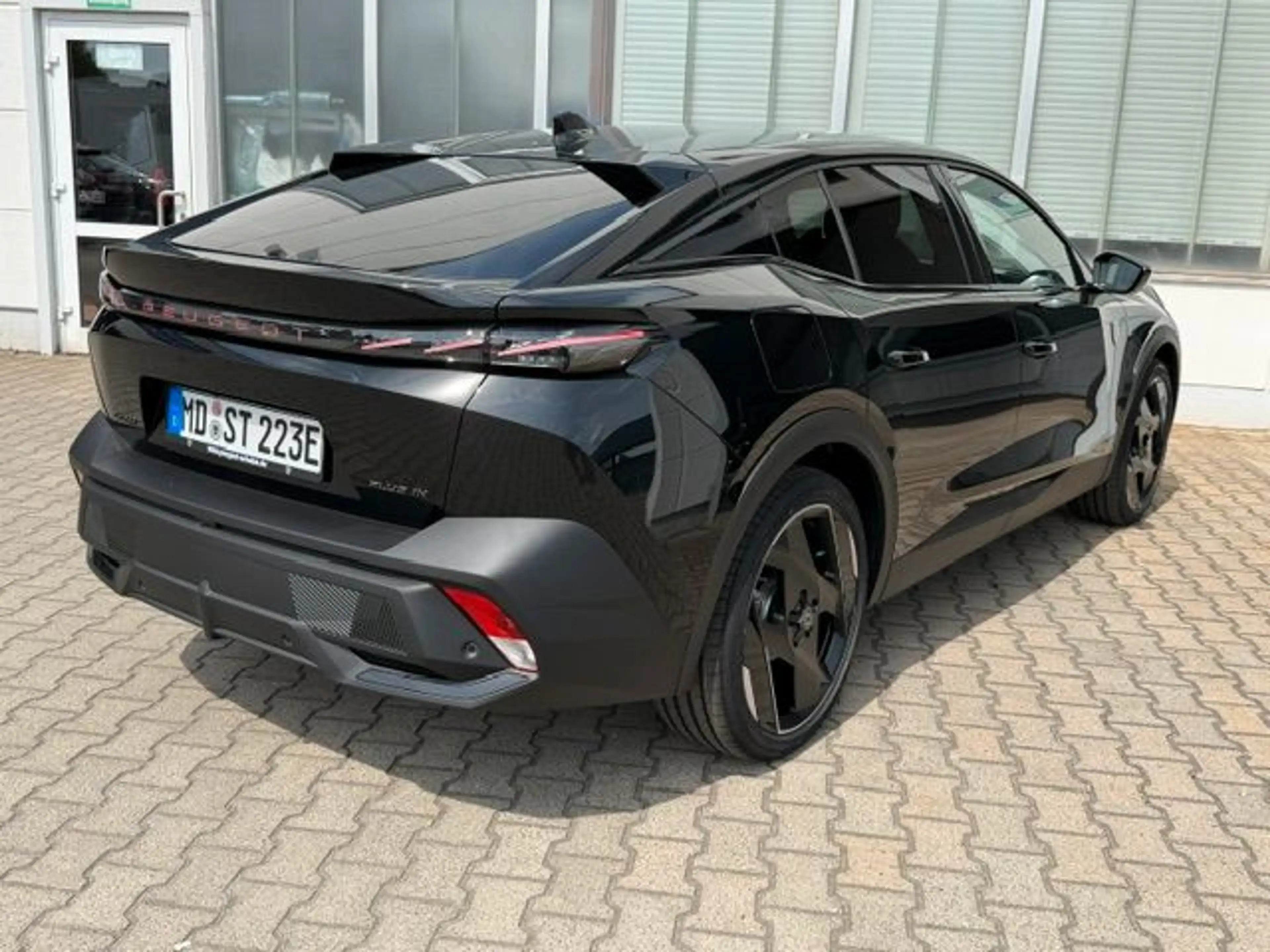 Peugeot 408 Plug-In Hybrid 240 e-DSC7 GT Exclusive (F) — photo 3