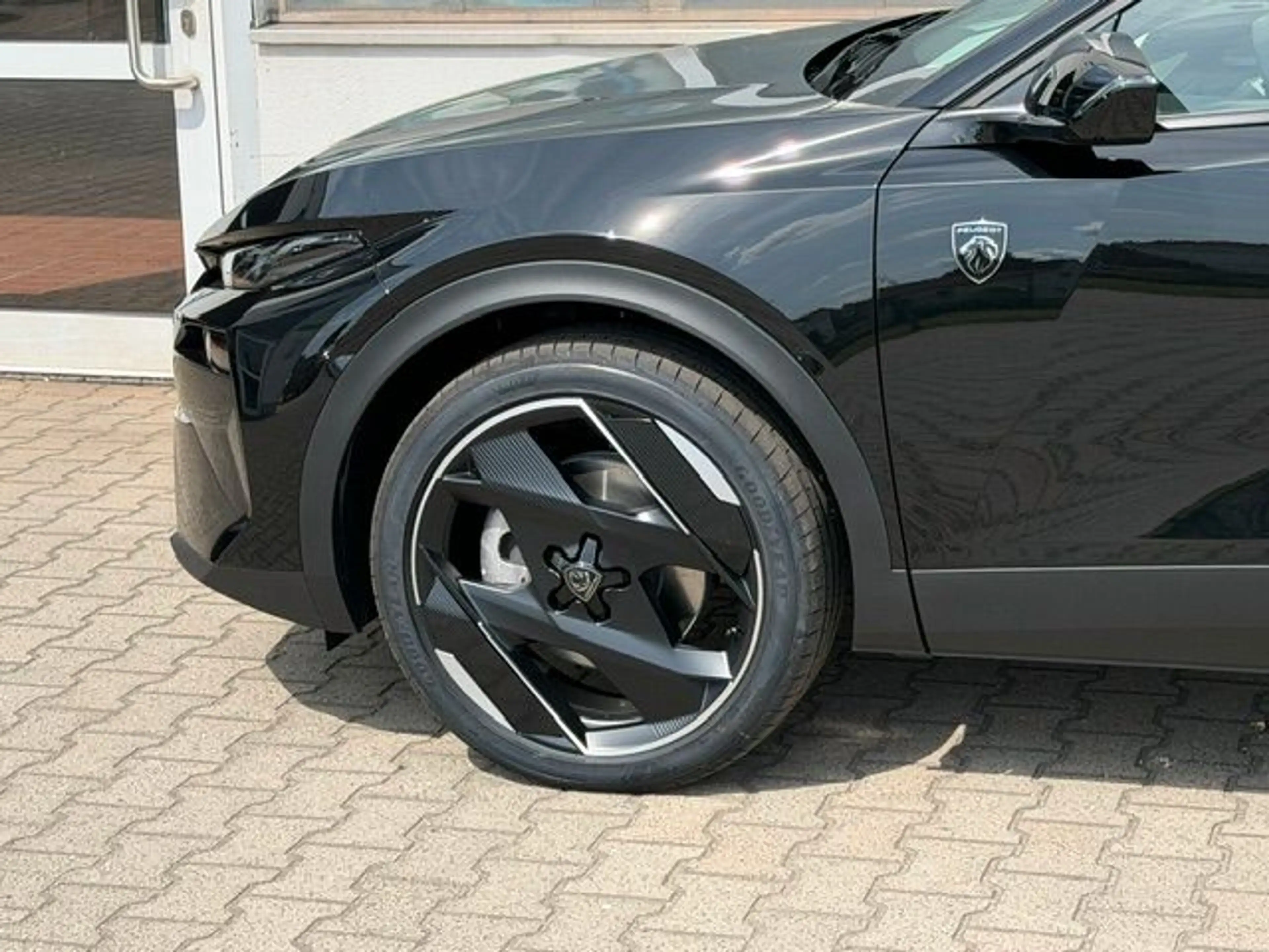 Peugeot 408 Plug-In Hybrid 240 e-DSC7 GT Exclusive (F) — photo 14