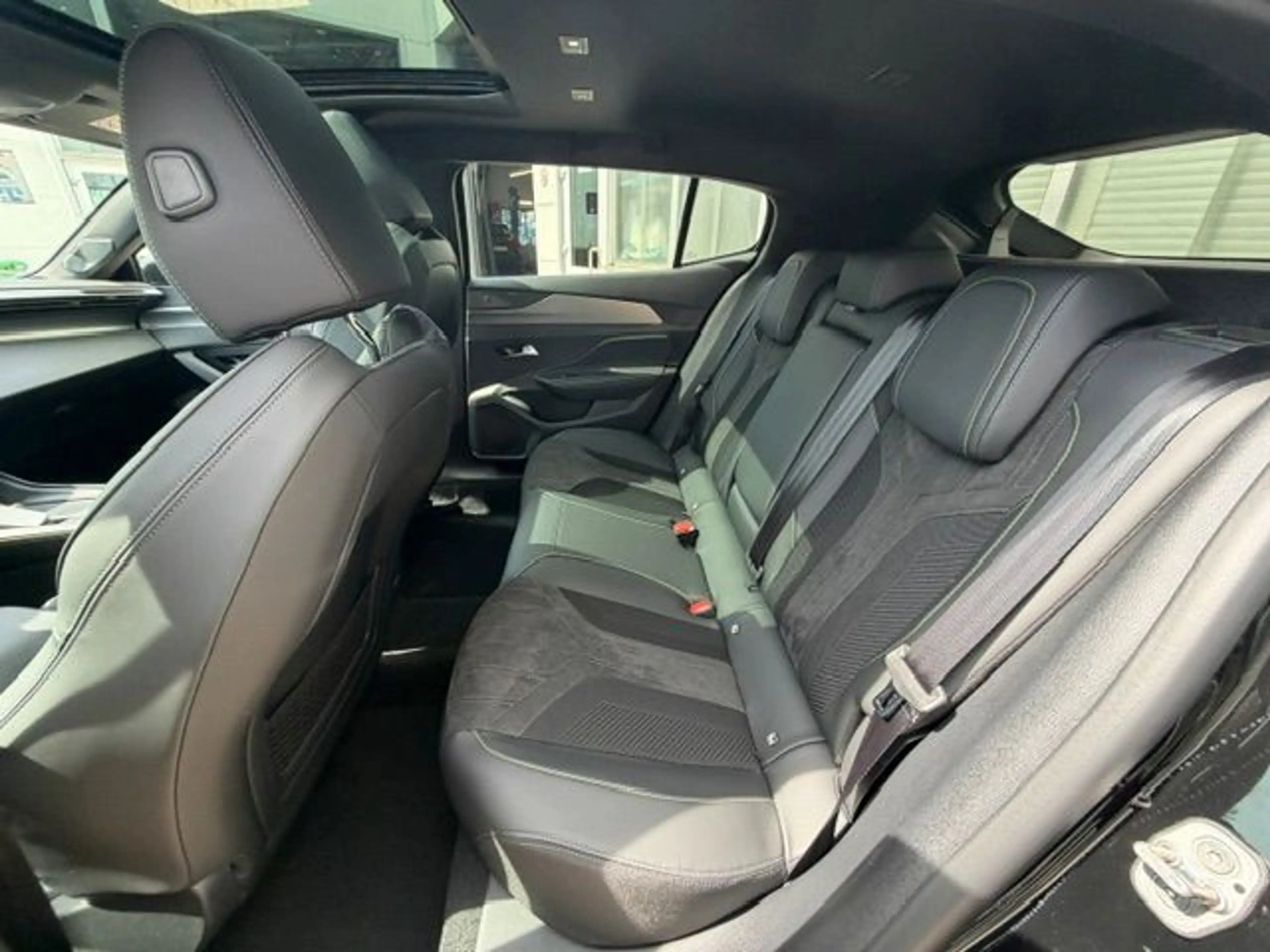 Peugeot 408 Plug-In Hybrid 240 e-DSC7 GT Exclusive (F) — photo 9