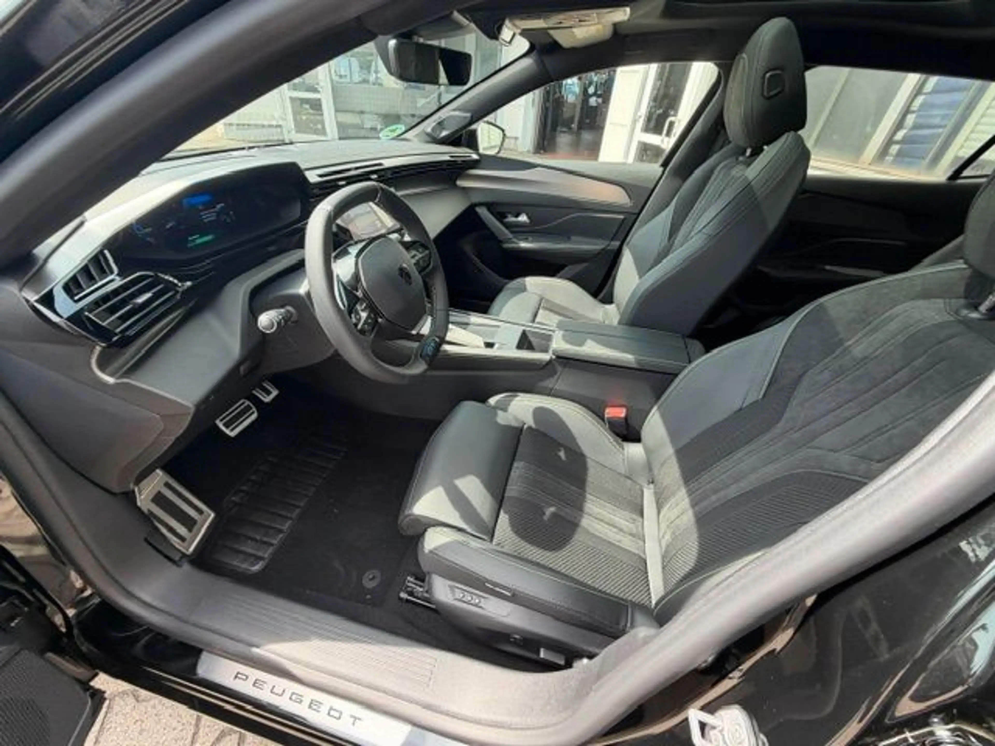 Peugeot 408 Plug-In Hybrid 240 e-DSC7 GT Exclusive (F) — photo 4