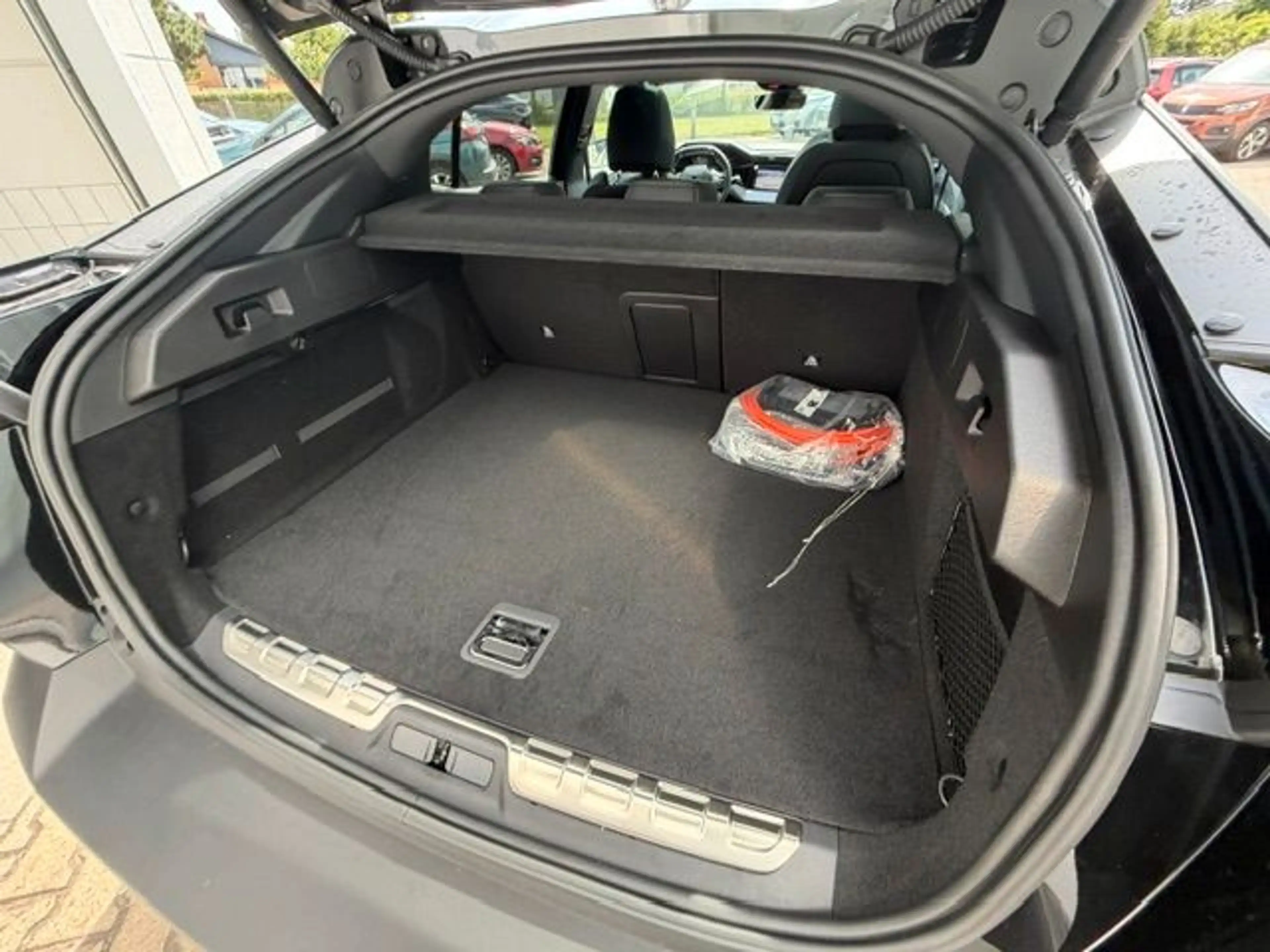 Peugeot 408 Plug-In Hybrid 240 e-DSC7 GT Exclusive (F) — photo 11