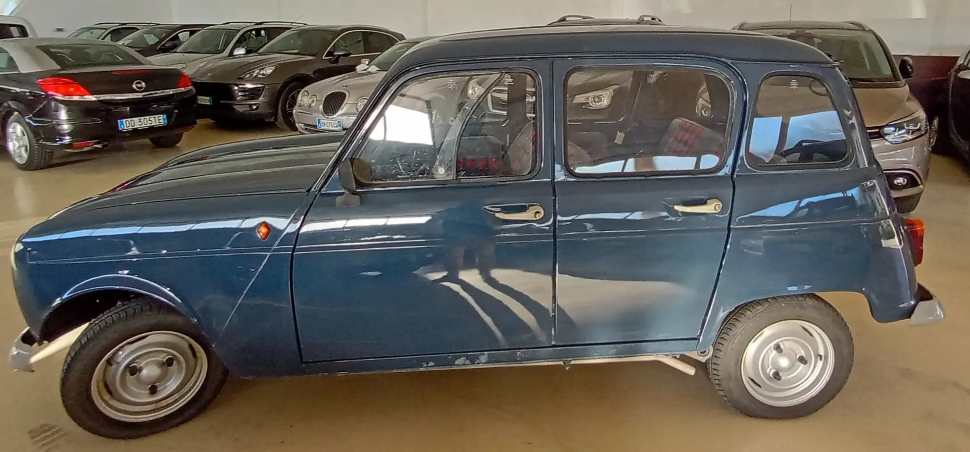 Renault R 4 COMPLETAMENTE RESTAURATA, COMPRESO MOTORE - 2