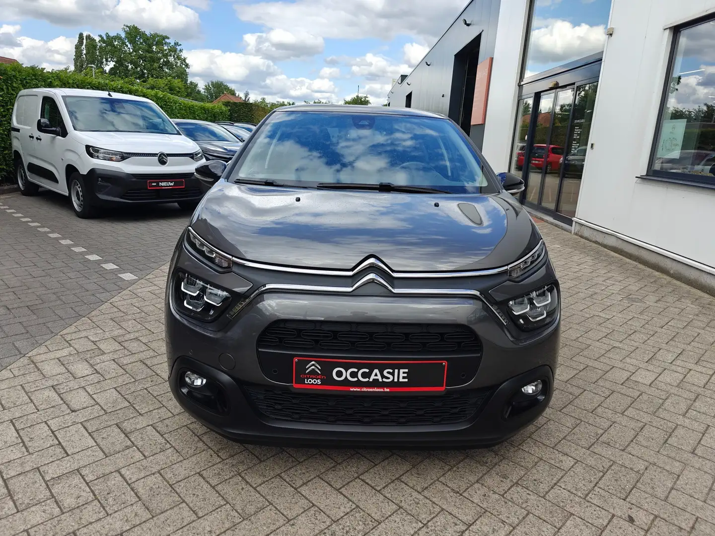 Citroen C3 1.2 PureTech Shine / Automaat / Carplay / Camera Grijs - 2