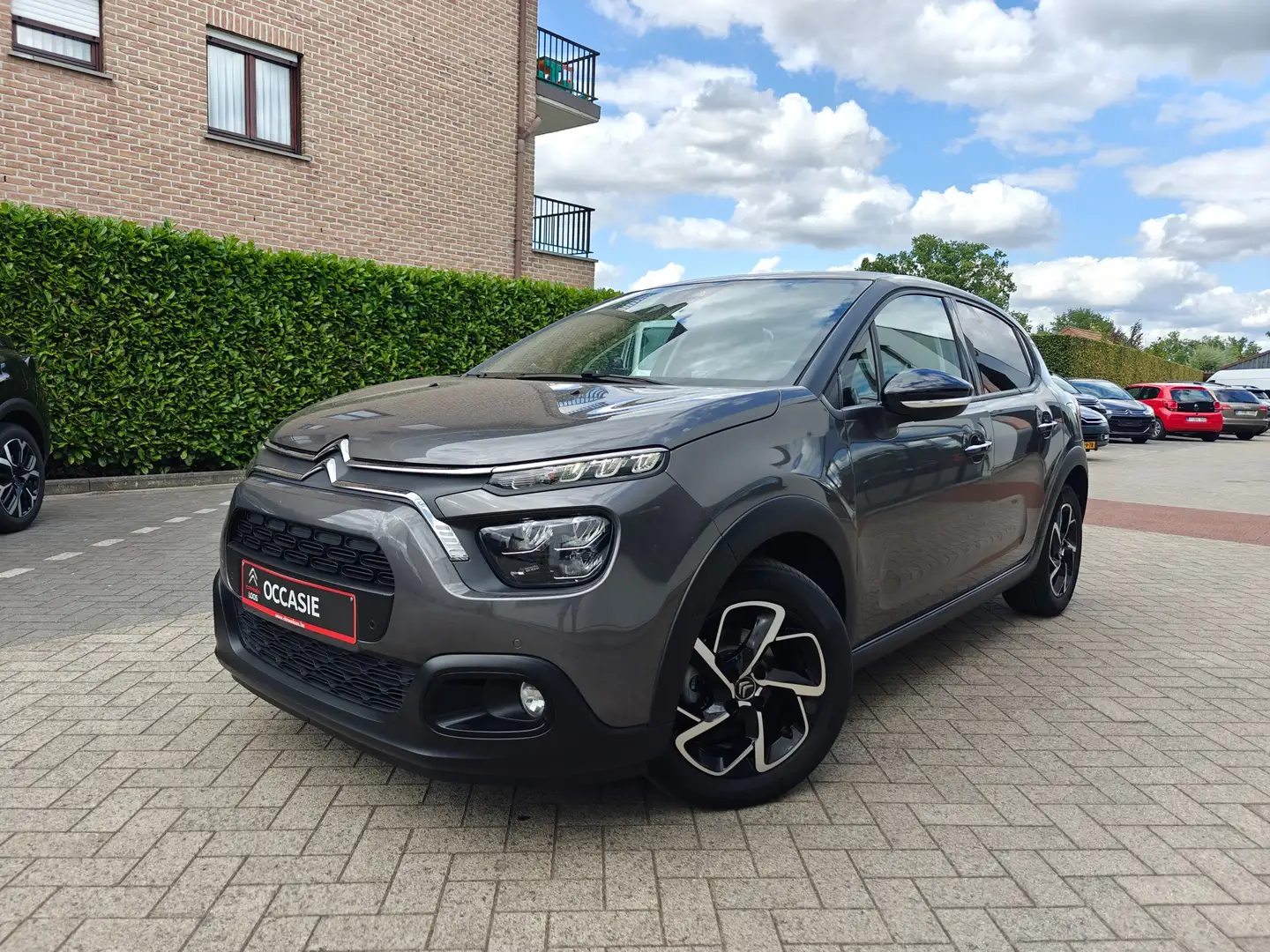Citroen C3 1.2 PureTech Shine / Automaat / Carplay / Camera Grijs - 1