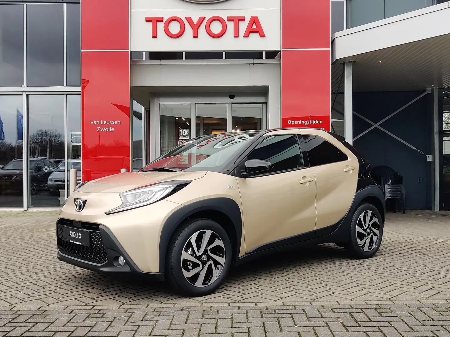 Toyota Aygo X PULSE APPLE/ANDROID CAMERA CLIMA 17"LMV PRIVACY-GL Grijs - 1
