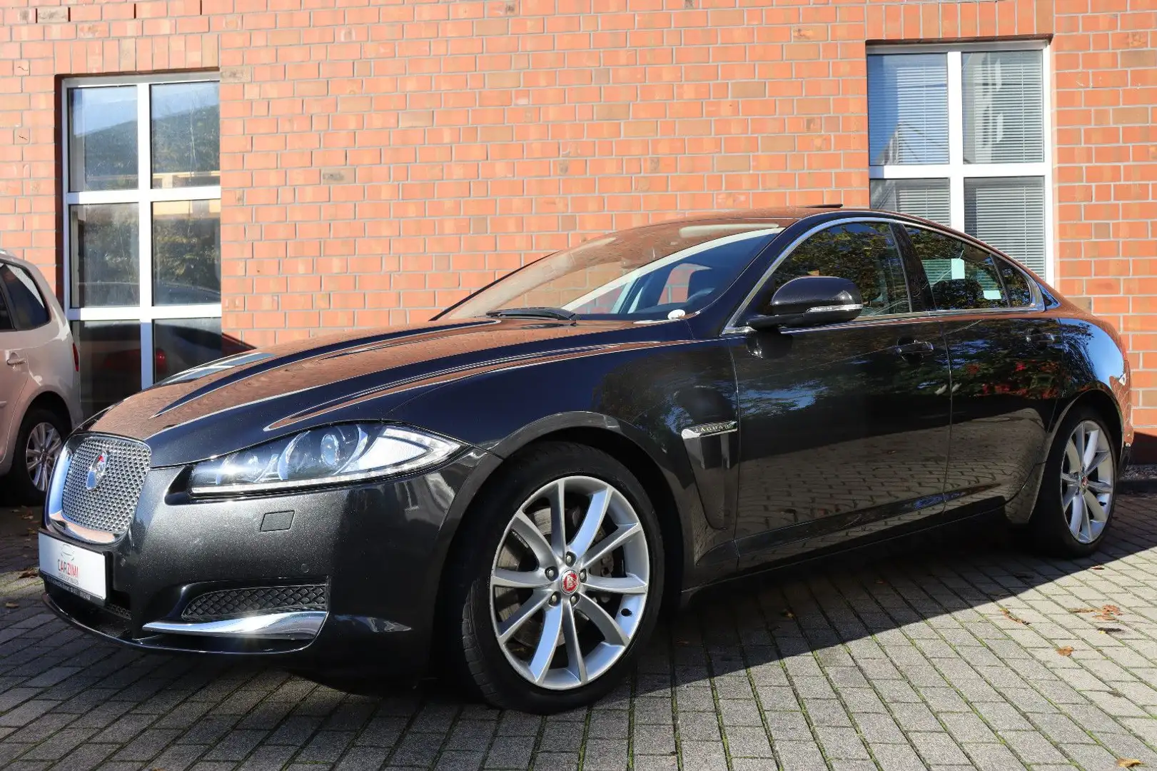 Jaguar XF S 3.0 V6 Diesel Leder Bi-Xenon Navi Gris - 2