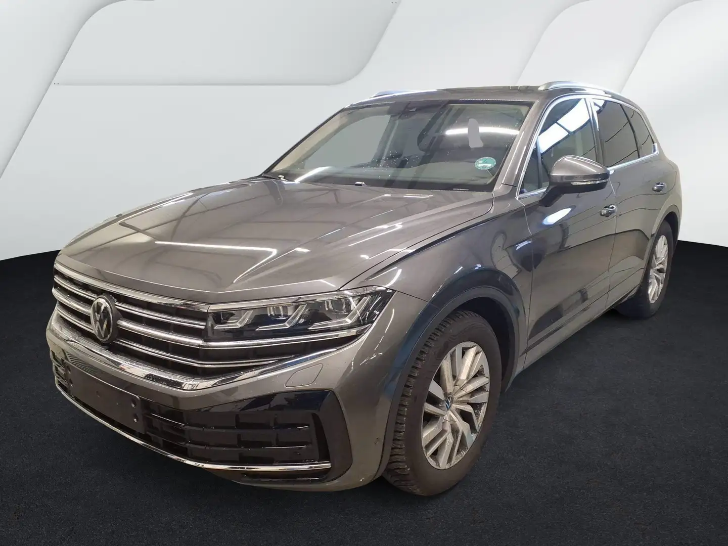 Volkswagen Touareg Elegance 3.0 TDI AHK Luftfwk Kamera Navi Sitzh. Grau - 2