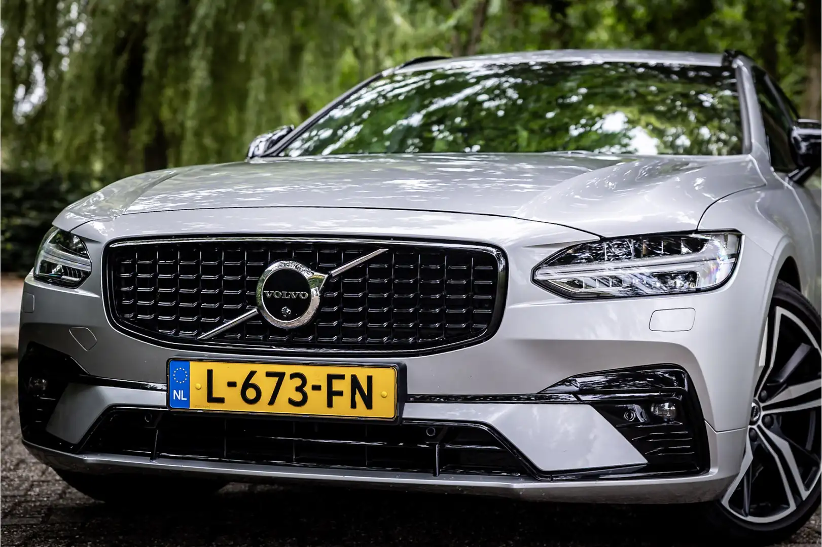 Volvo V90 B4 Ultimate Dark Panorama HUD Harman Kardon Grijs - 2