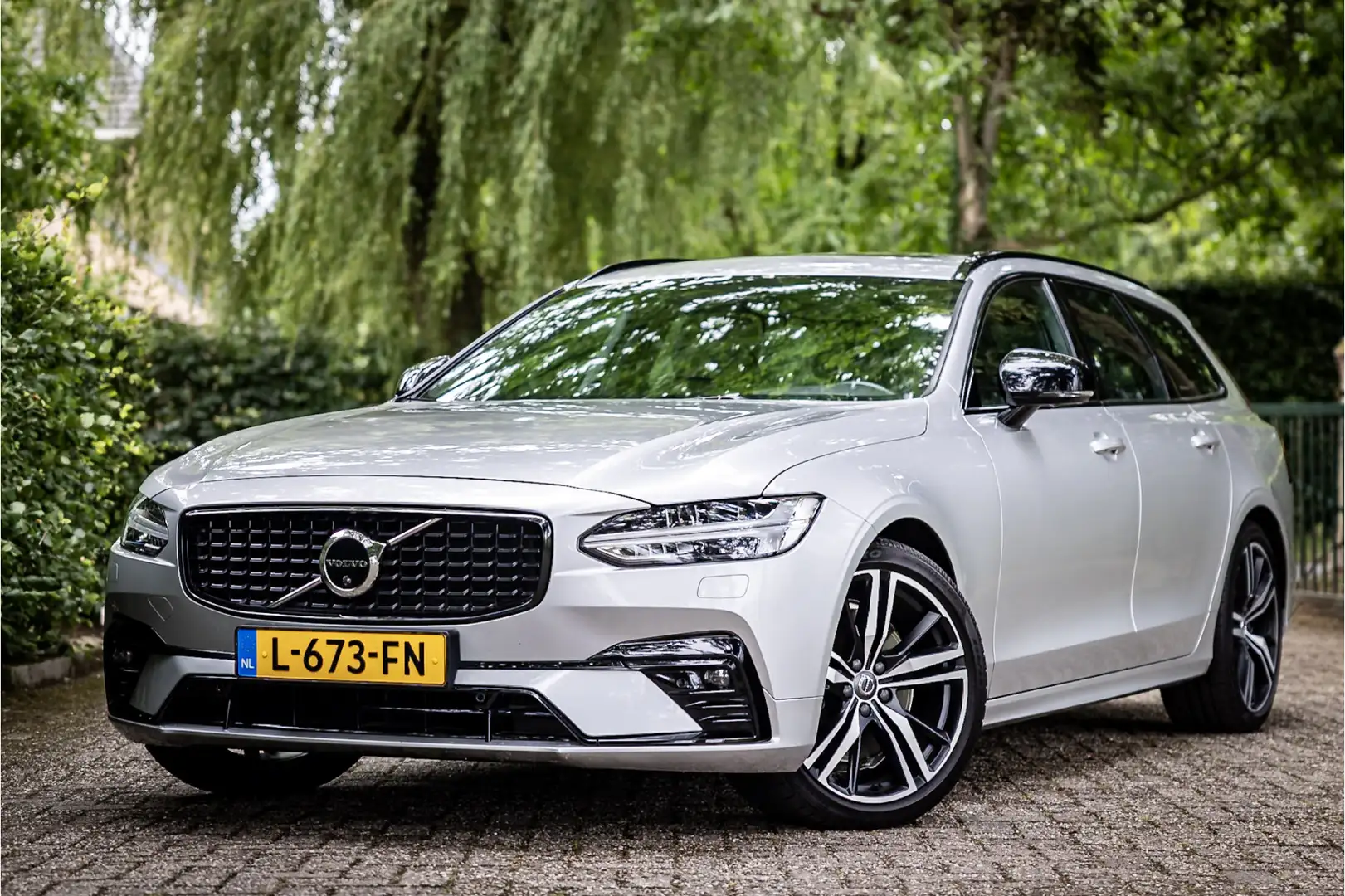 Volvo V90 B4 Ultimate Dark Panorama HUD Harman Kardon Grijs - 1