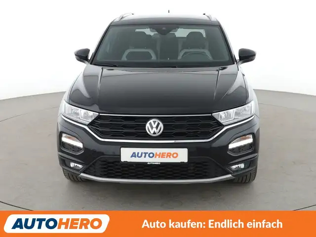 Volkswagen T-Roc view 9