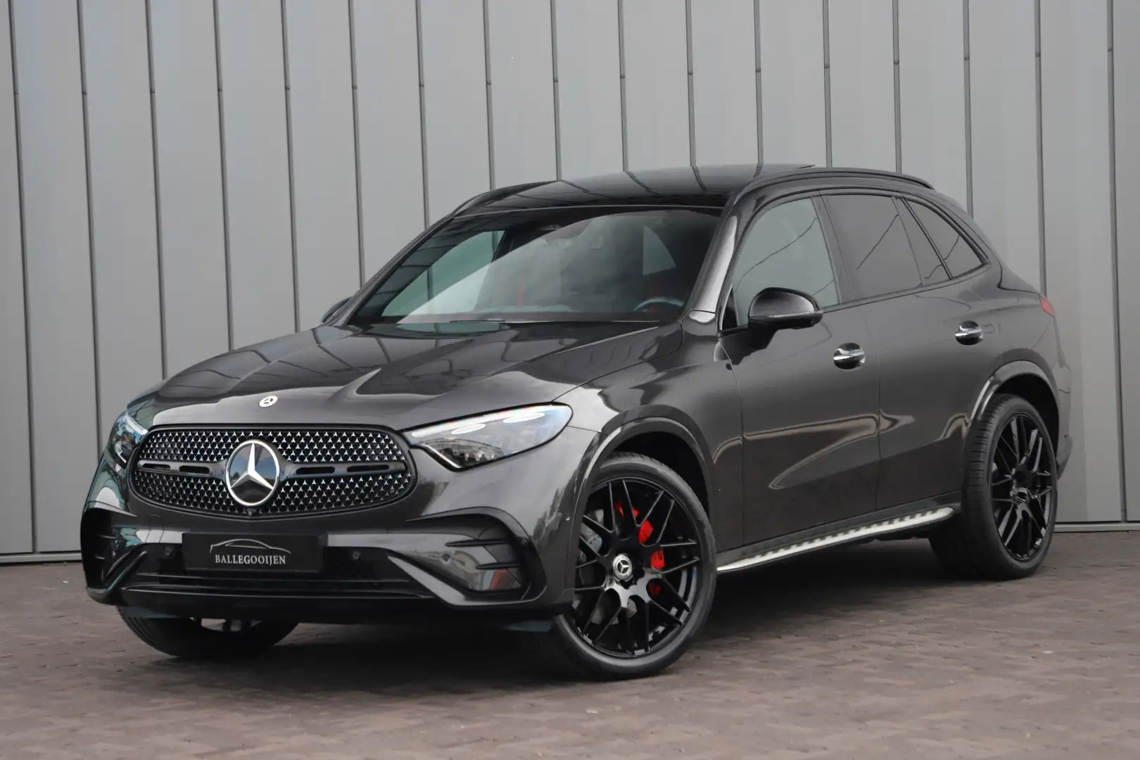 Mercedes-Benz GLC 300 AMG 4-Matic | 258PK | Pano | Sfeerverlichting | Ke Grijs - 1