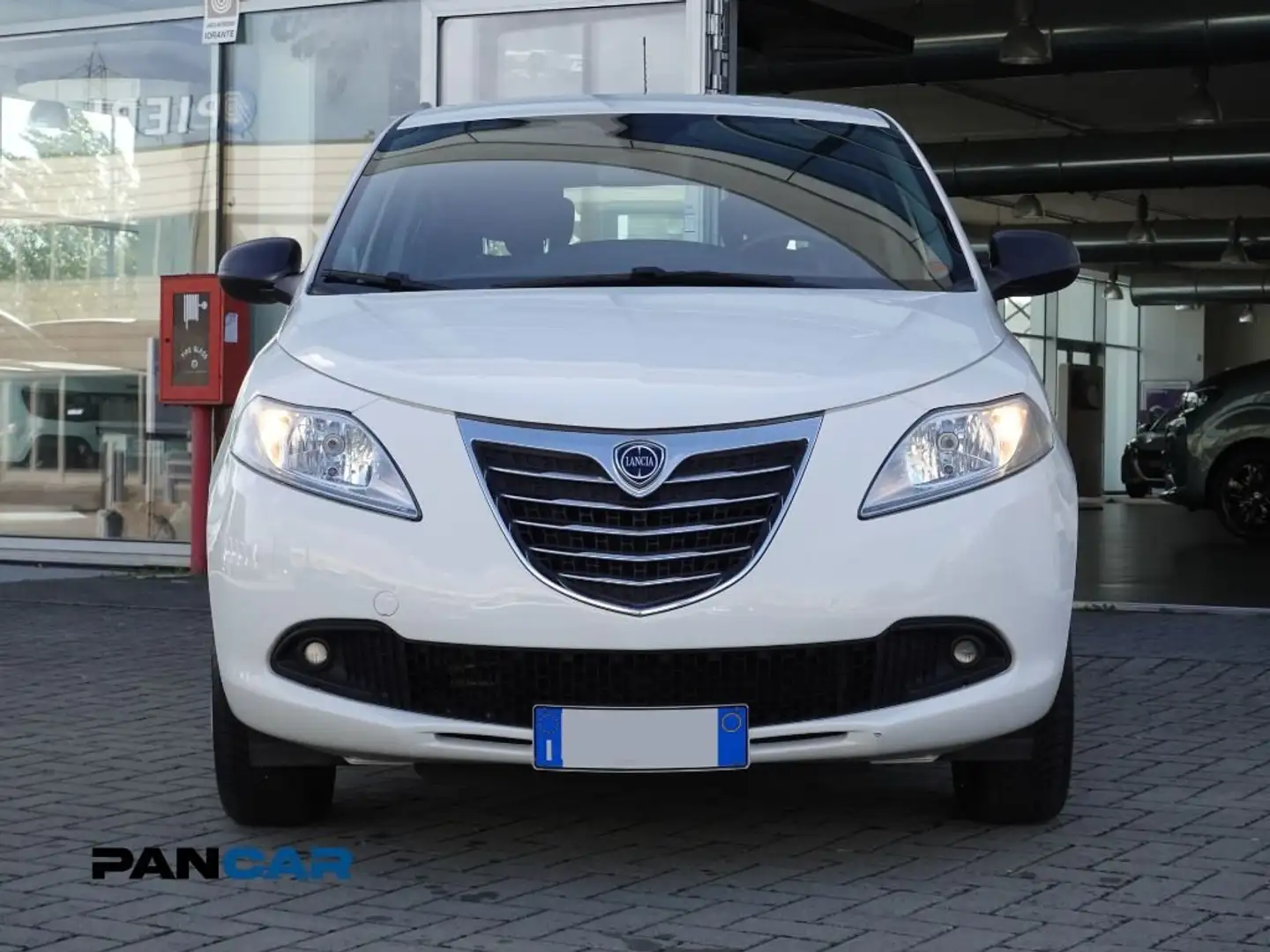 Lancia Ypsilon 0.9 t.air Gold ecochic metano 80cv Bianco - 2