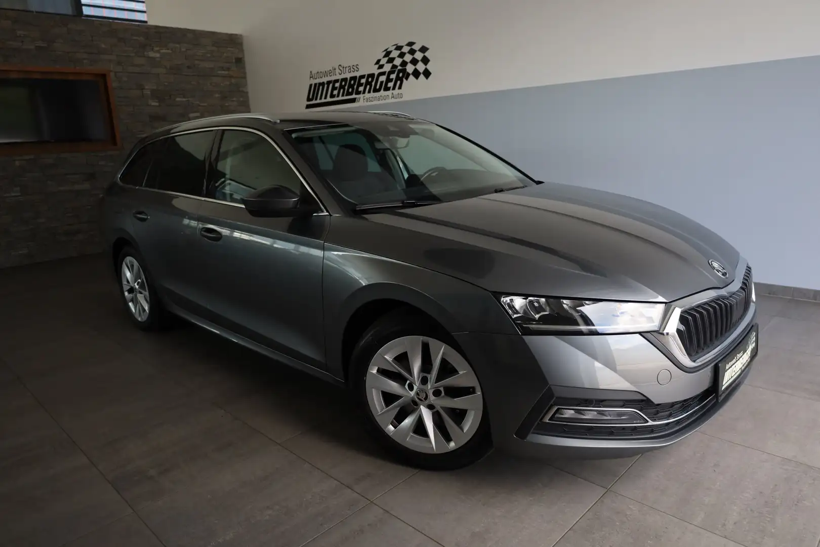 Skoda Octavia Kombi 4x4 Style DSG 2,0 TDI DAB Grau - 1