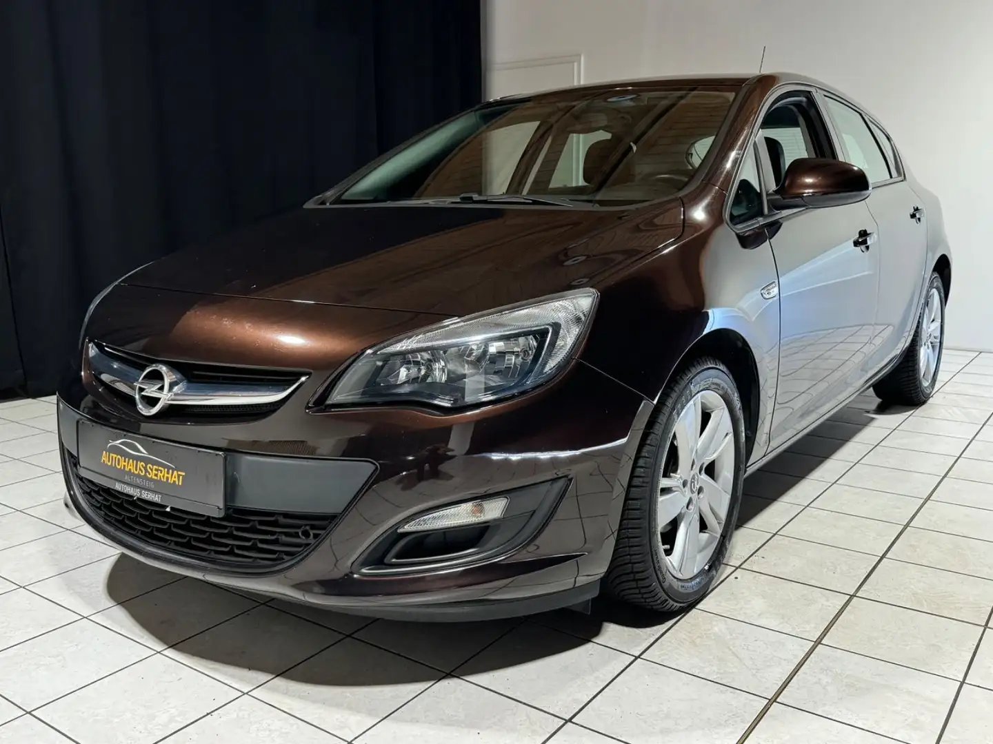 Opel Astra J 1.6 16V Style *PDC*TEMP*MFL*GARANTIE* Bruin - 1