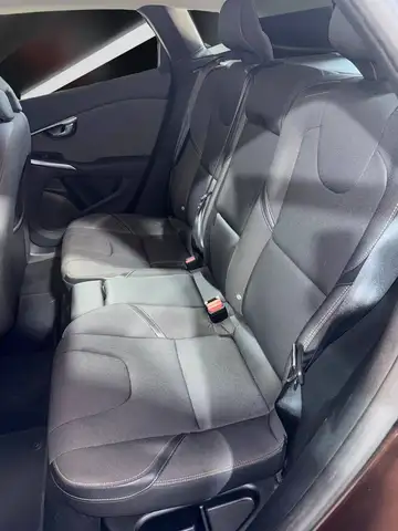 Volvo V40 Cross Country view 12