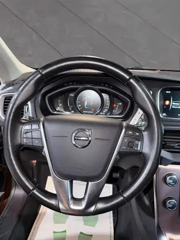 Volvo V40 Cross Country view 8