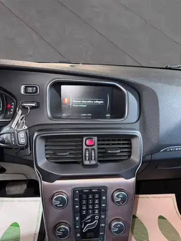 Volvo V40 Cross Country view 10