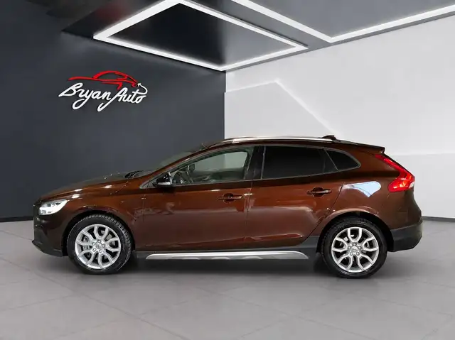 Volvo V40 Cross Country view 6