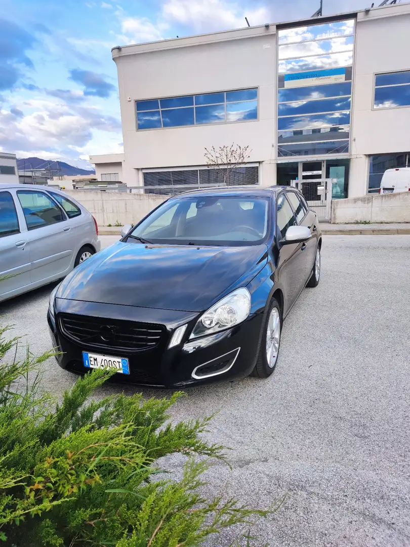 Volvo V60 1.6 d2 (drive) Momentum - 1