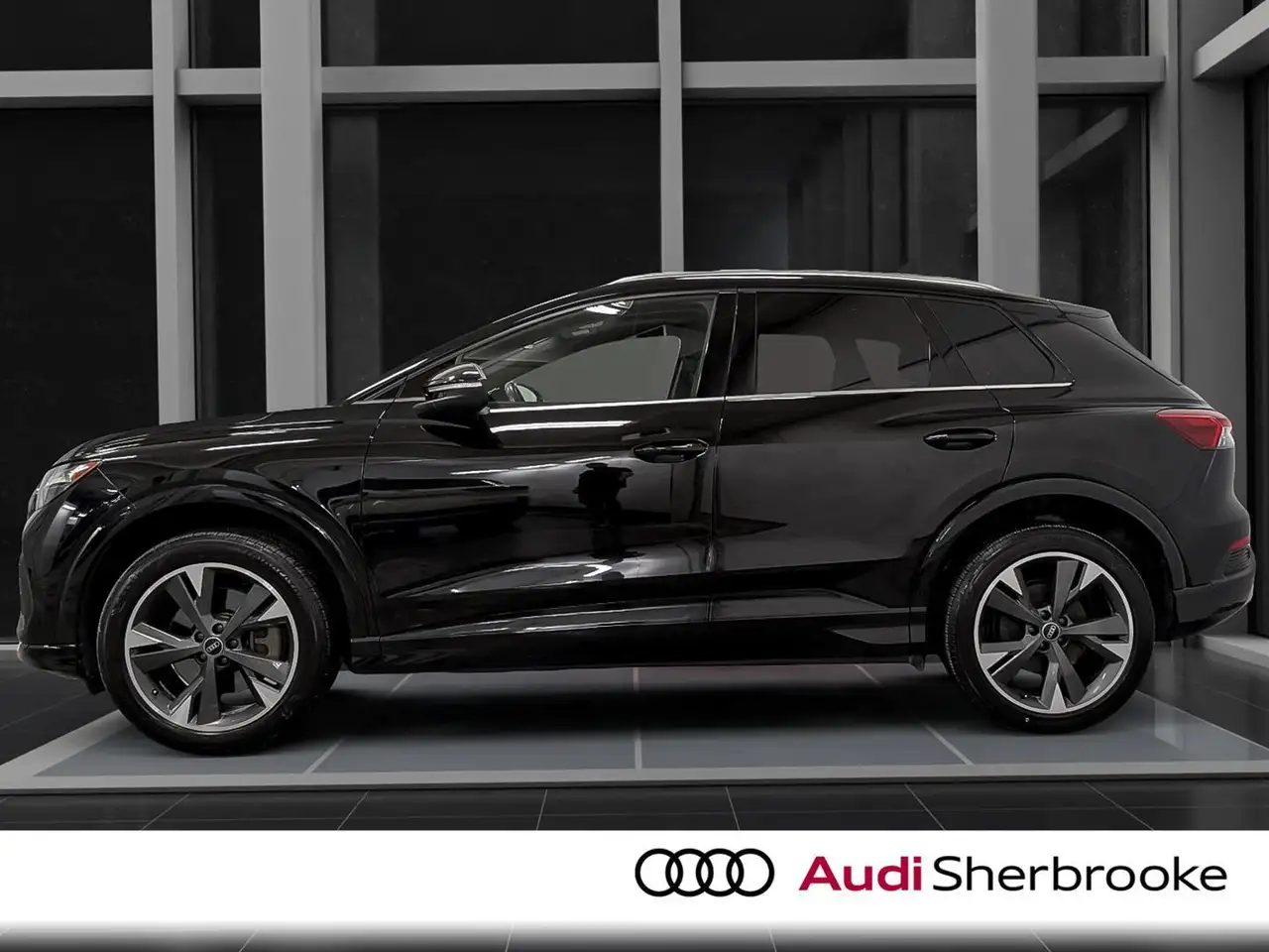Audi Q4 e-tron снимка Audi Q4 e-tron