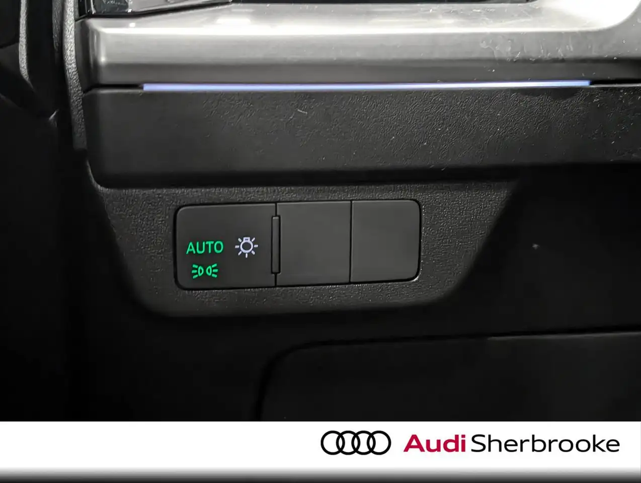 Audi Q4 e-tron снимка Audi Q4 e-tron
