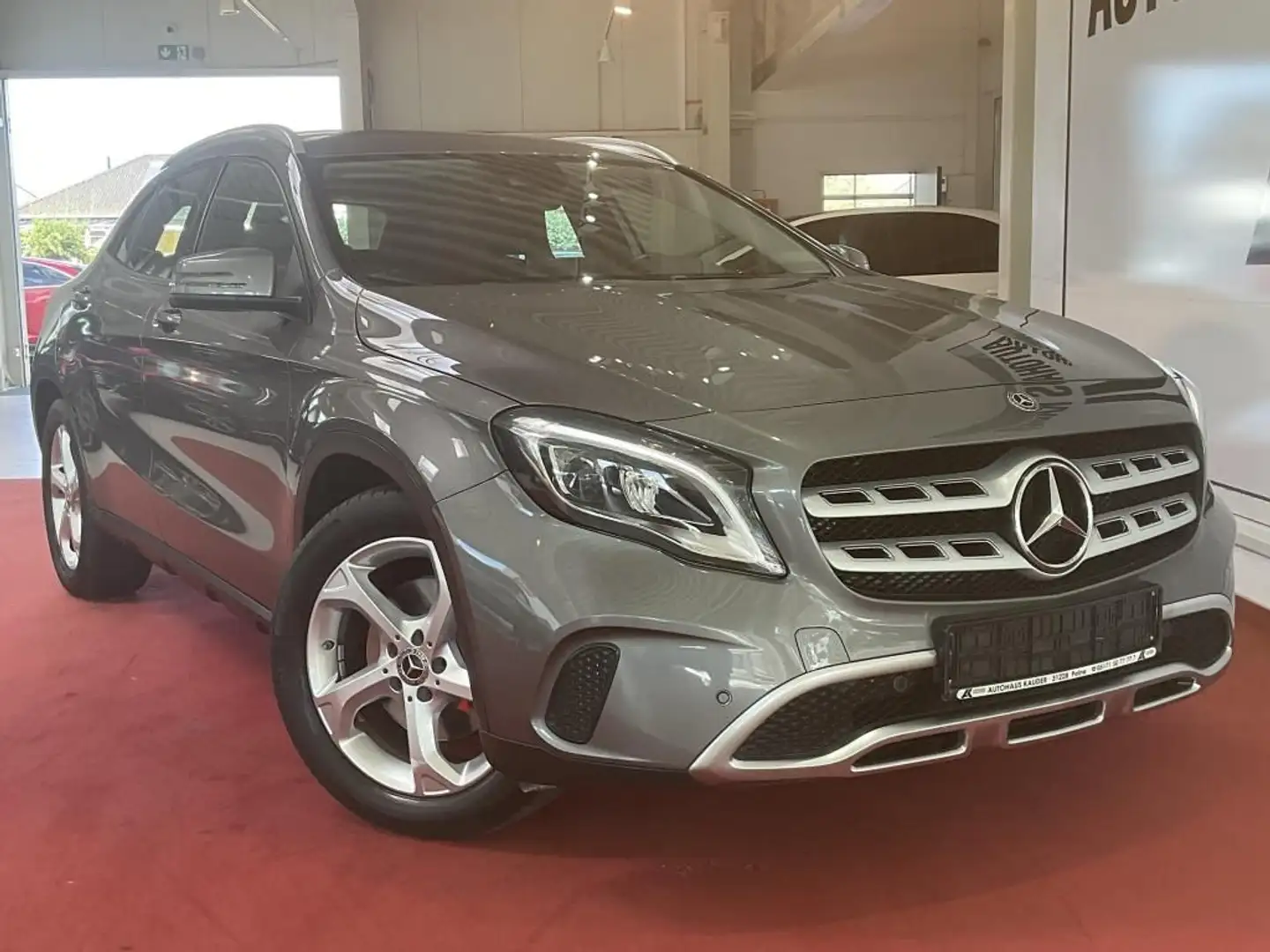 Mercedes-Benz GLA 220 4Matic 7G *Kamera*Navi* Šedá - 2
