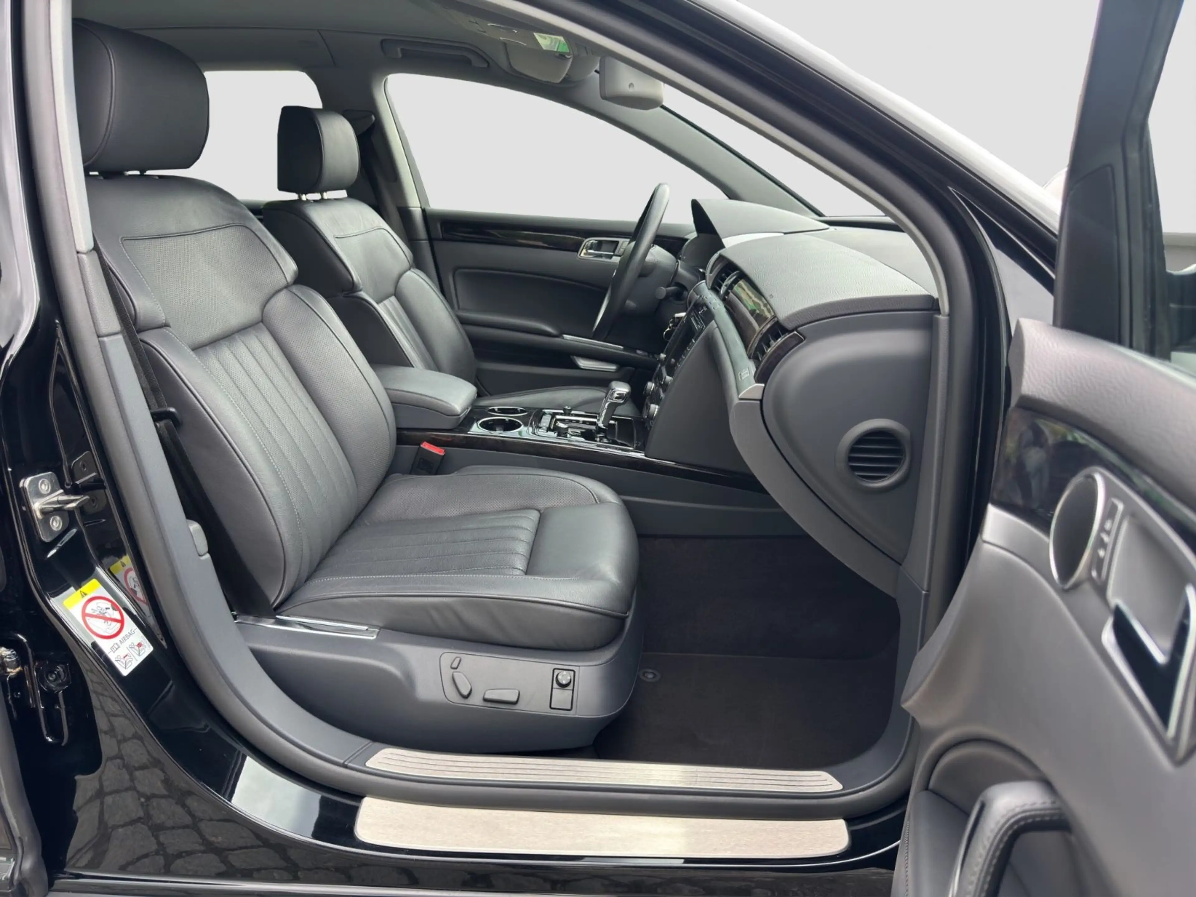 Volkswagen Phaeton V6 TDI 4Motion * 126.335 Km * — photo 23