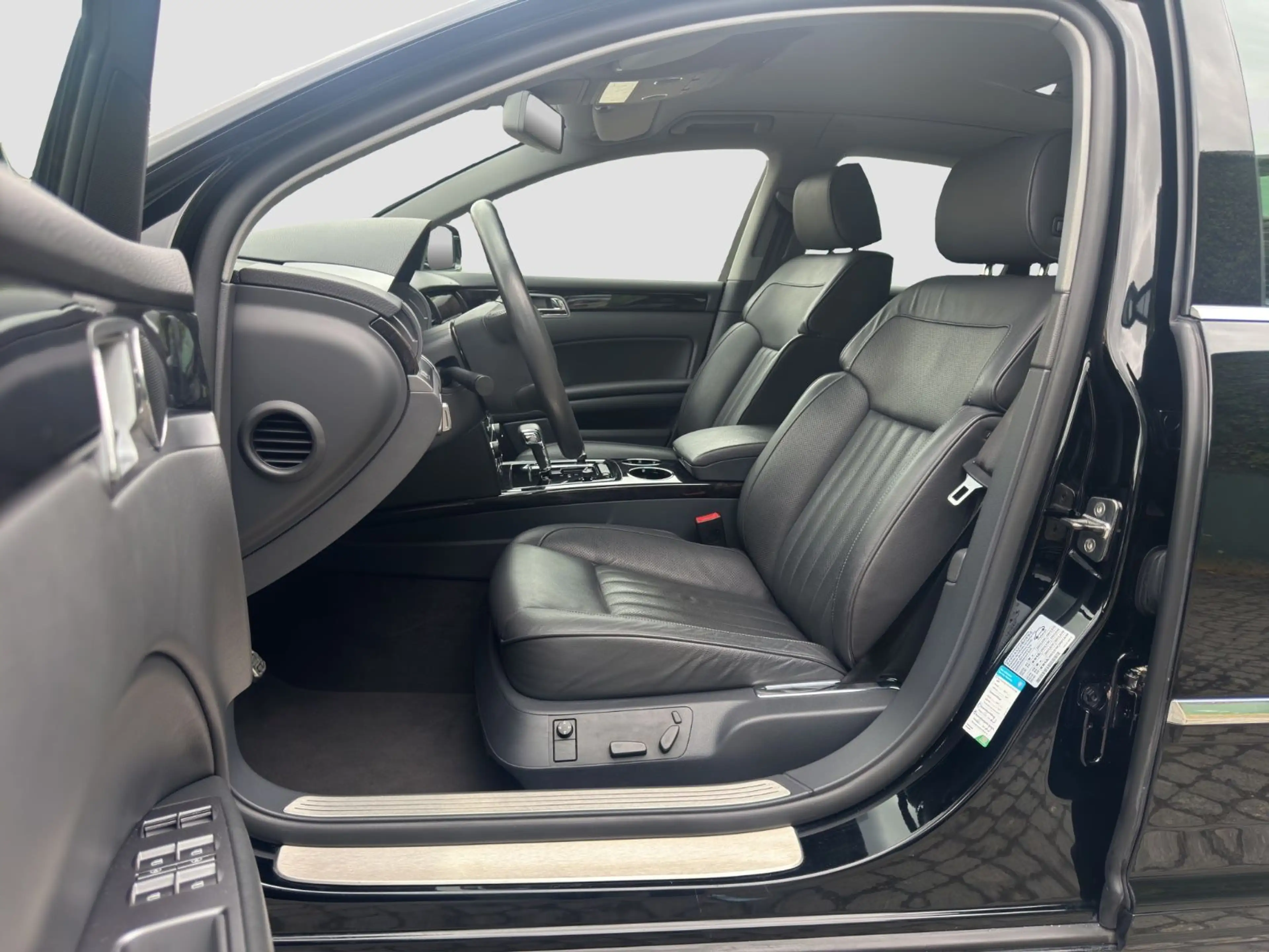 Volkswagen Phaeton V6 TDI 4Motion * 126.335 Km * — photo 10